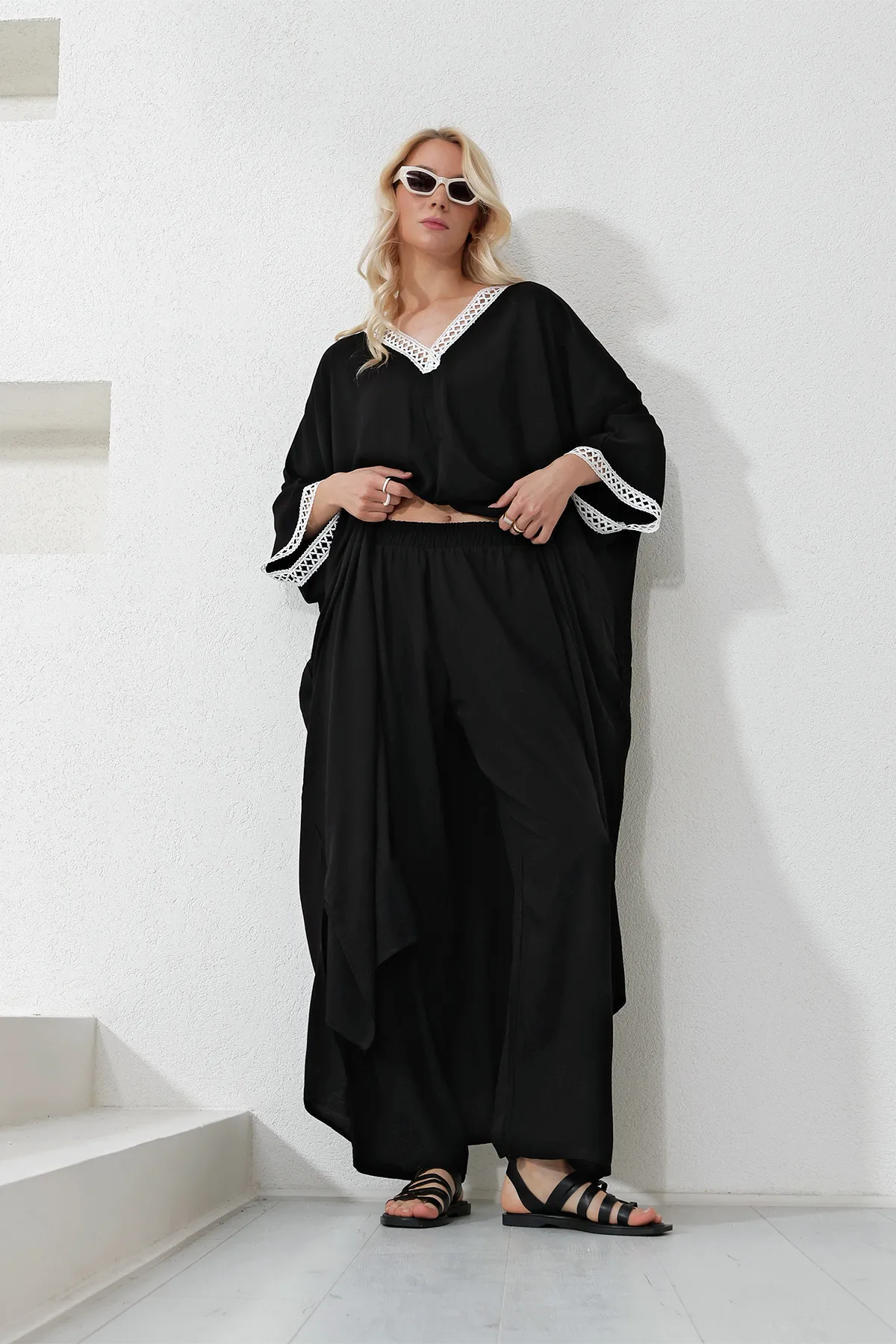 Trend Alaçatı Stili  Schwarzes Damen-Set aus Tunika und Hose mit Kragen und Ärmeln, Oberteil und Unterteil, geschnürt, ALC-X11913