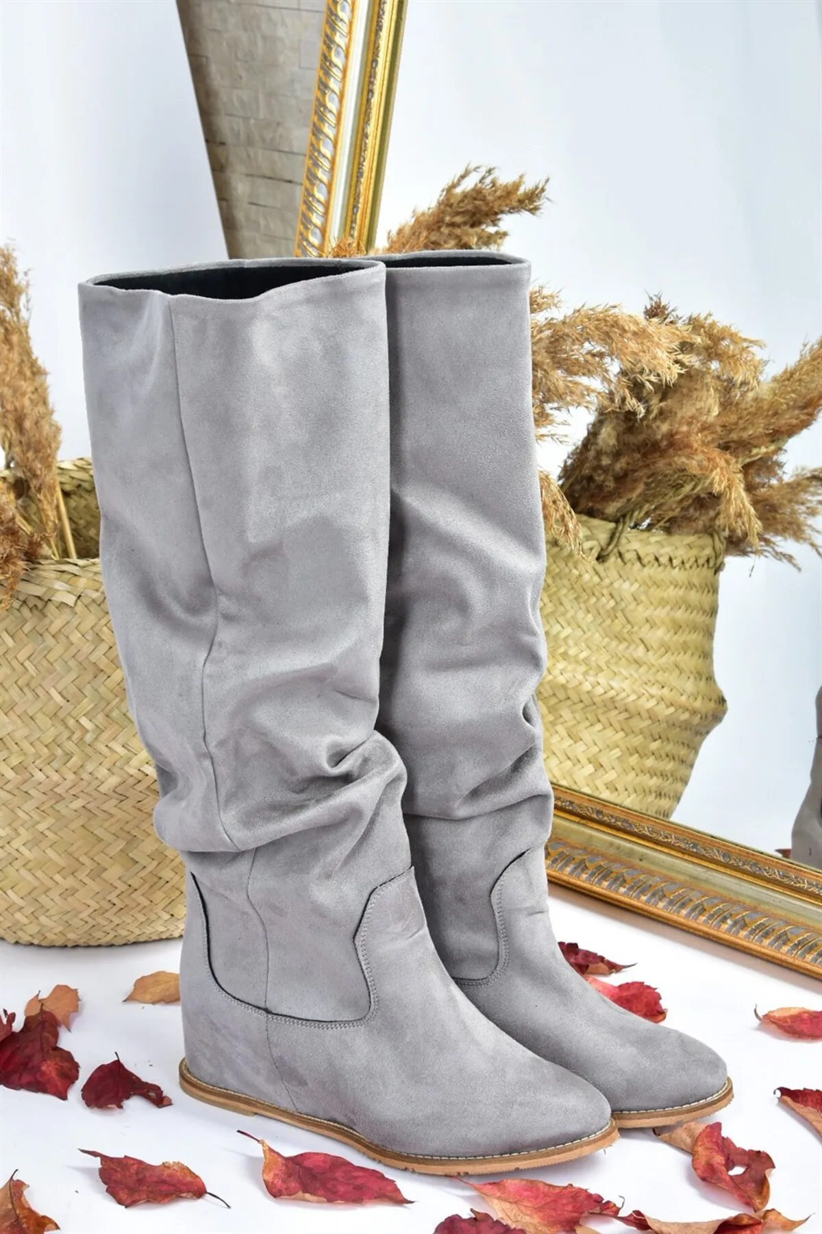 Fox Shoes  Graue Wildleder-Damenstiefel mit verstecktem Keilabsatz E735051702