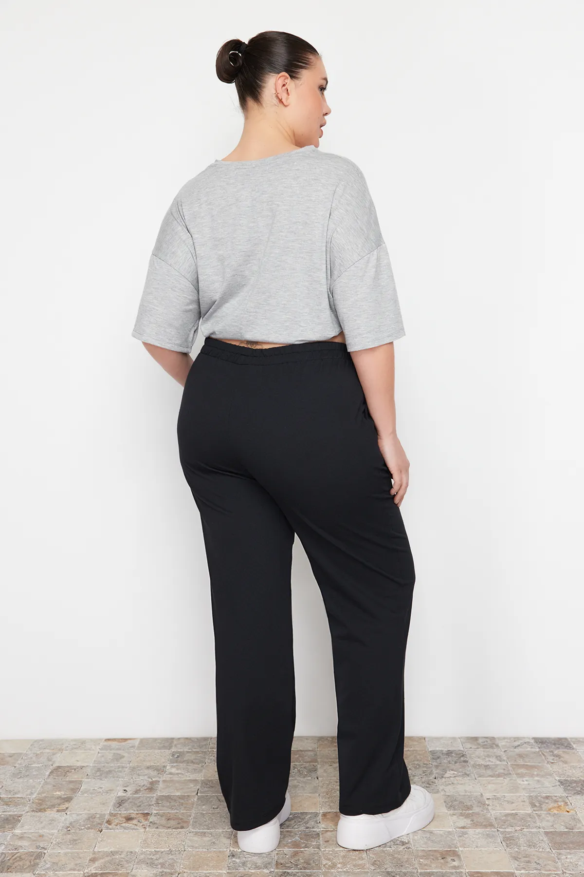 Trendyol Curve  Schwarze dicke Strick-Jogginghose TBBAW24AJ00013