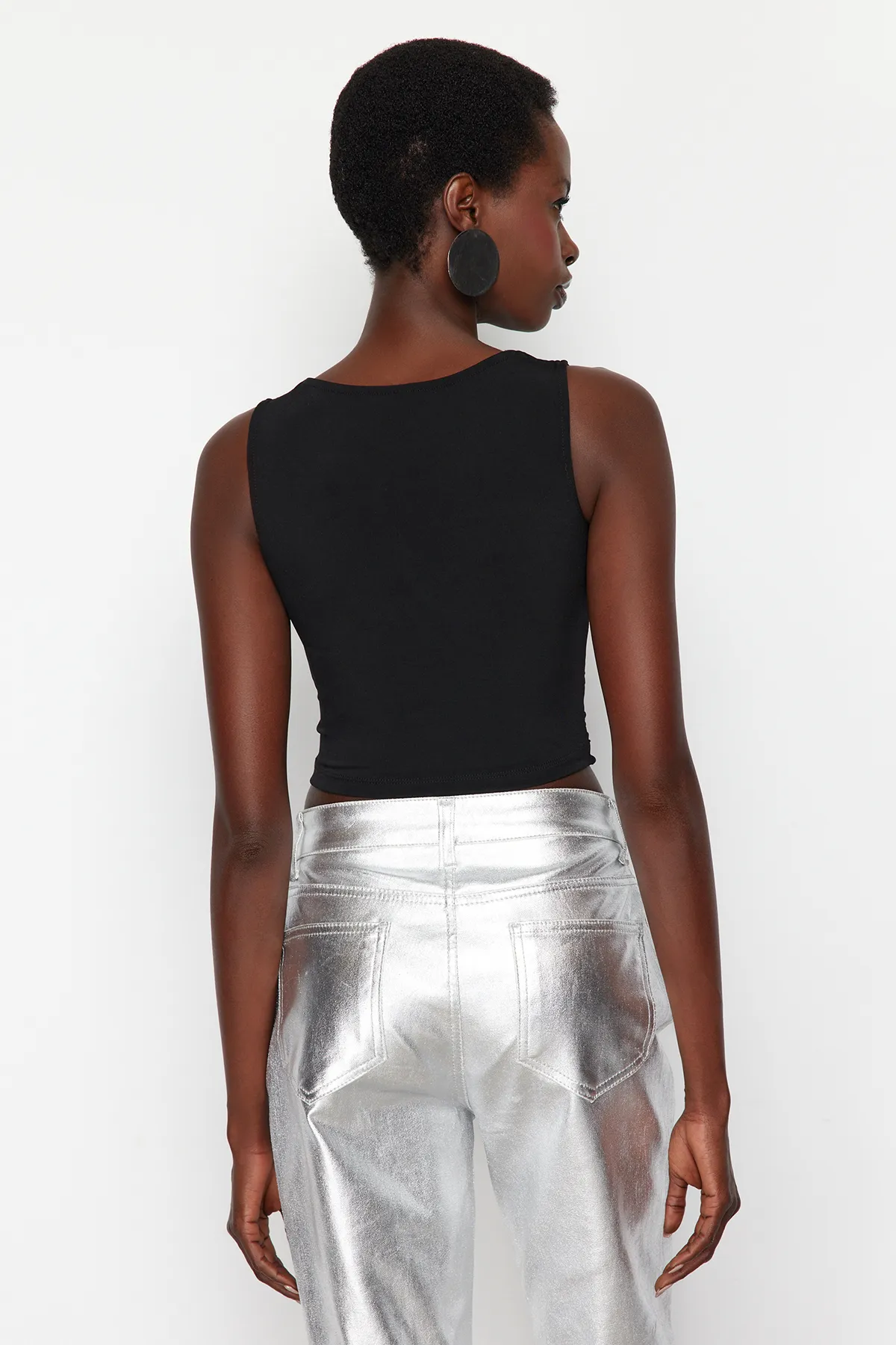 Trendyol Collection  Schwarze, kurze Strickbluse mit Fenster-/Cut-Out-Detail