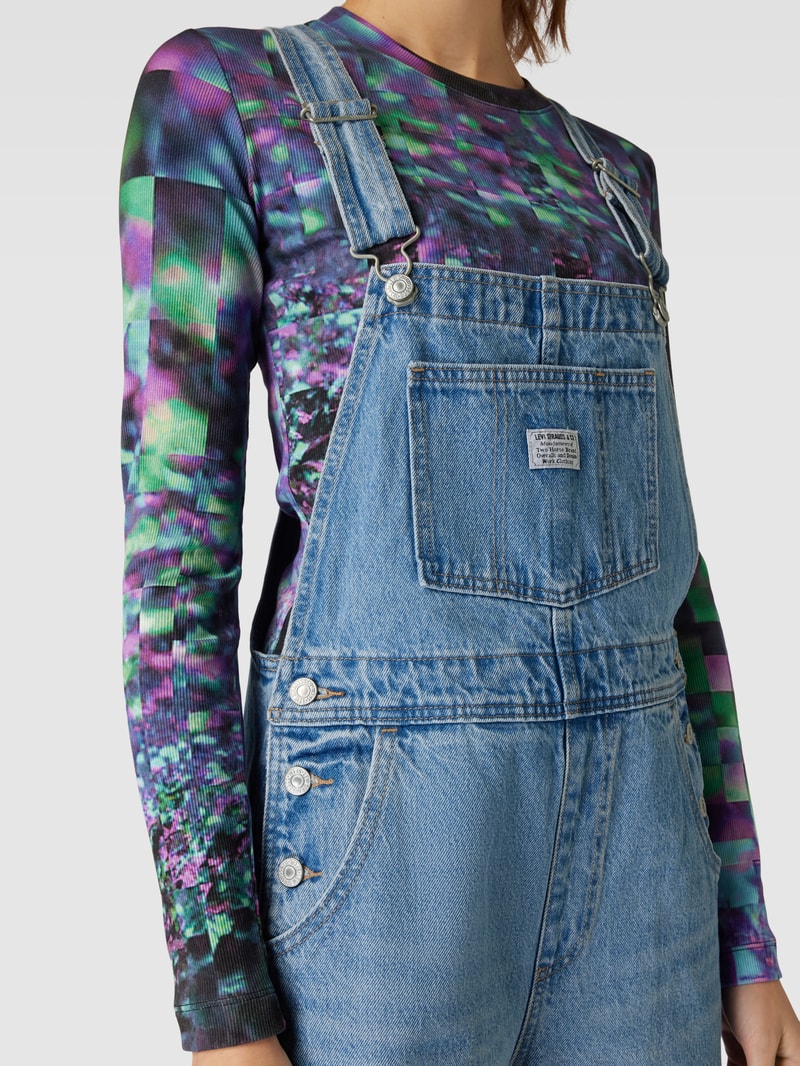 Latzhose mit Brusttasche in hellblau