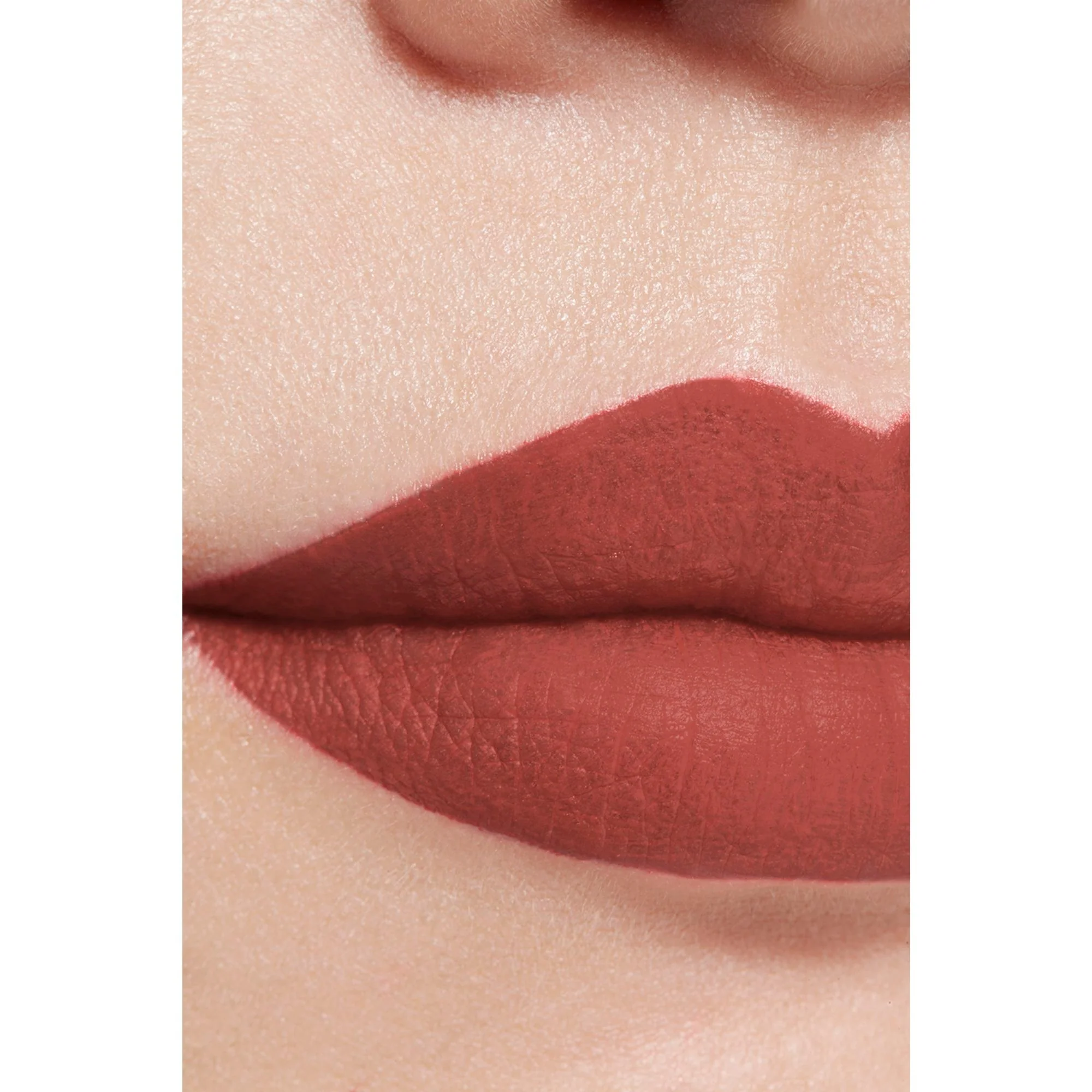 ROUGE ALLURE LIQUID VELVET - RUJ FLUID MAT INTENS, DE ULTRA-LUNGĂ DURATĂ