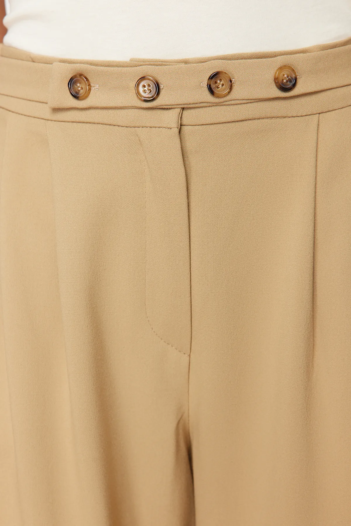 Trendyol Collection  Nerzfarbene Hose mit geradem Schnitt und Gürteldetail TWOSS24PL00023