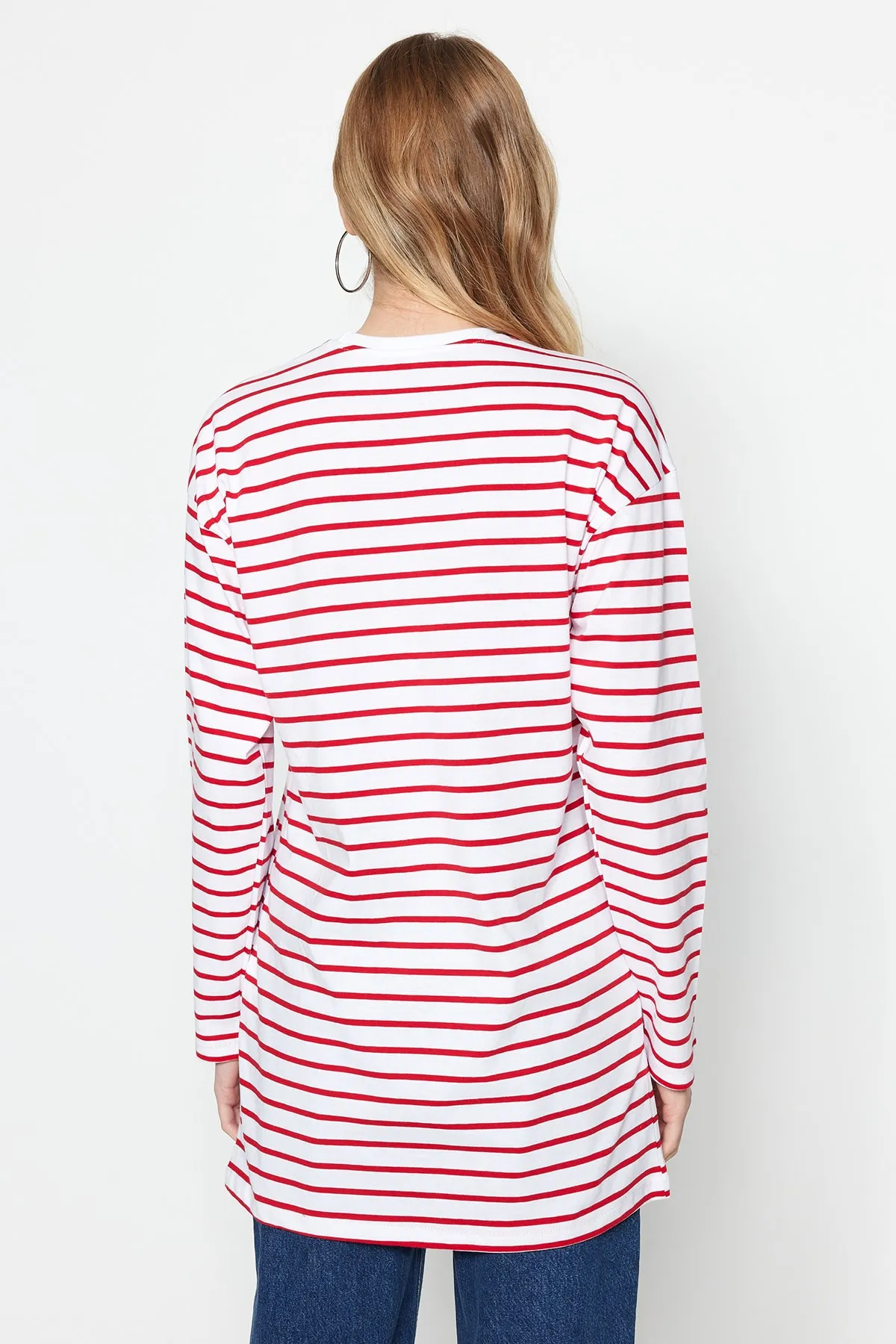 Trendyol Modest  Rote gestreifte Stricktunika mit Stickereidetail TCTSS23UK00034