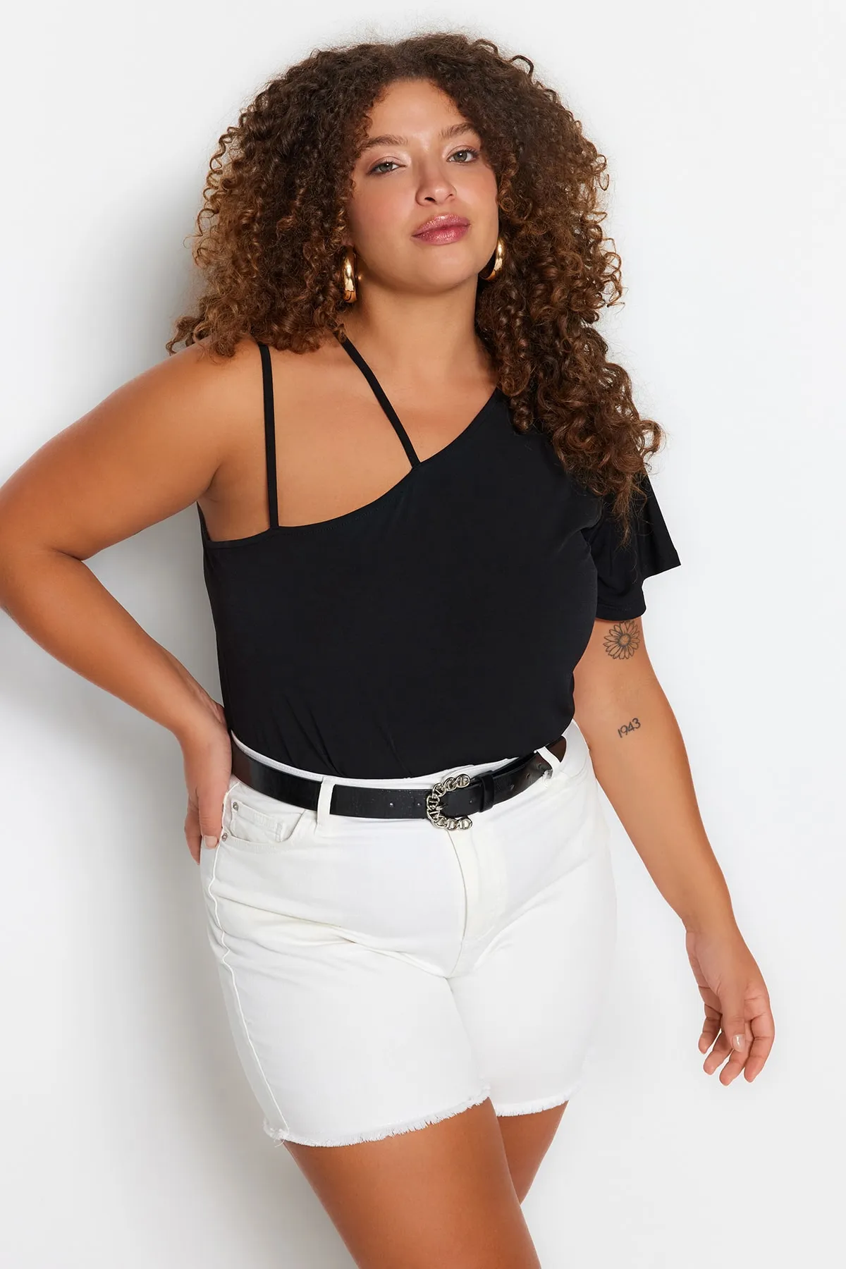 Trendyol Curve  Schwarze einärmelige Strickbluse TBBSS23AF00044