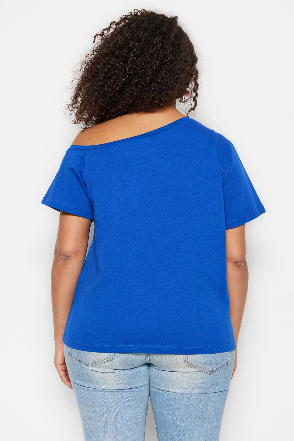 Trendyol Curve  Saks Strickbluse mit niedriger Schulter und detailliertem Schnitt TBSSS22AF0052