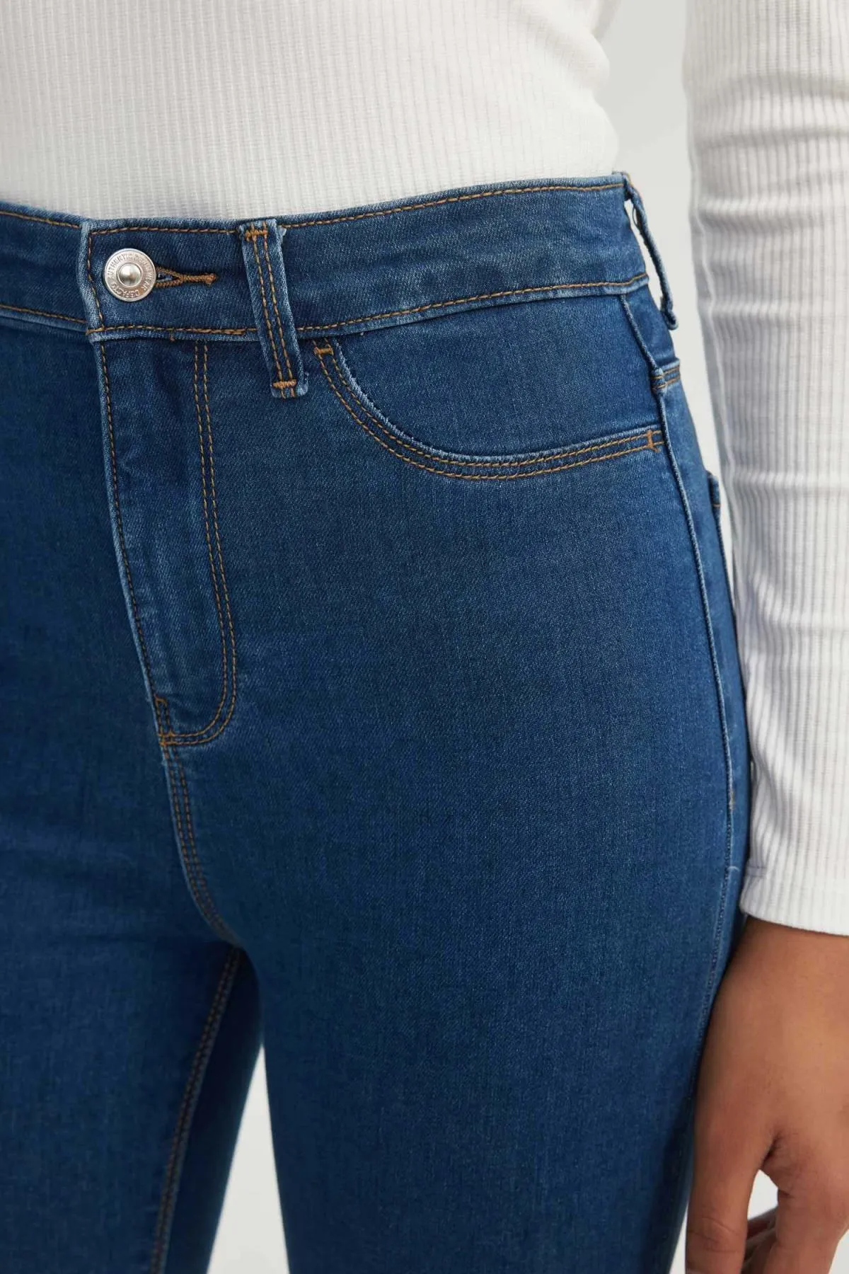 DeFacto  Jegging Jeanshose mit hoher Taille und Knöchellänge und schmalem Bein B7498ax24sp