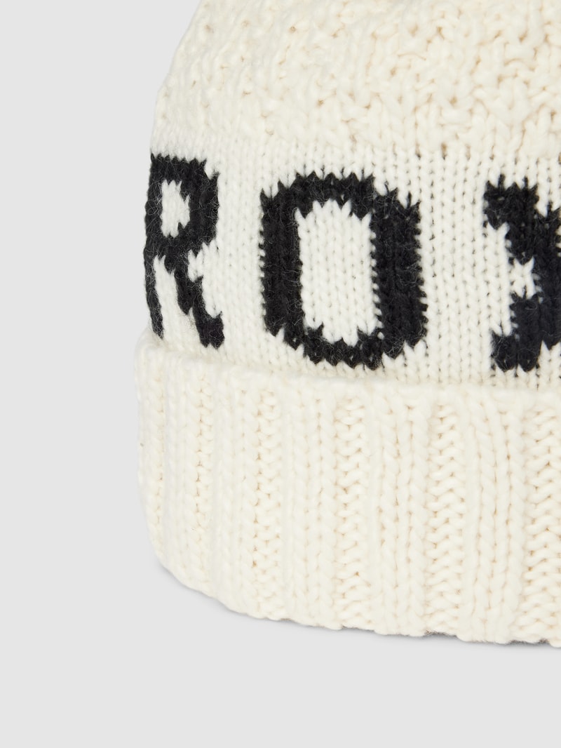 Strickmütze mit Label-Stitching Modell 'TONIC' in offwhite