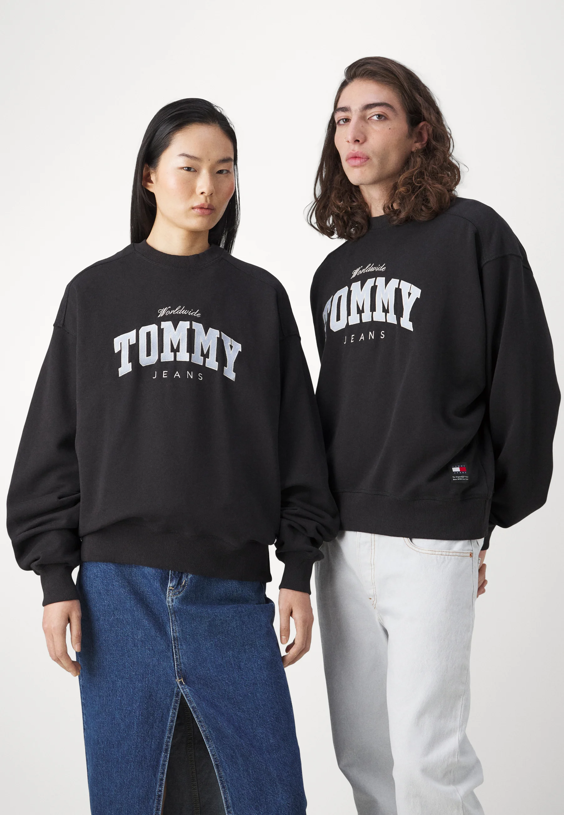 Sudadera Tommy Jeans BOXY VARSITY CREW UNISEX