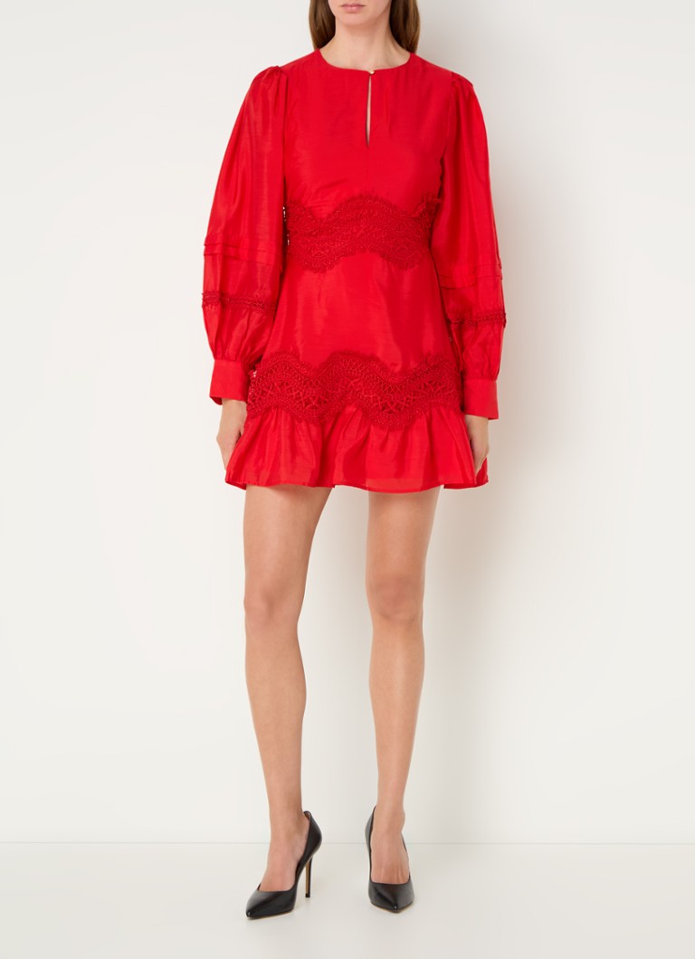 Vestido túnica corto Daytona de NIKKIE con bordados y escote pronunciado.