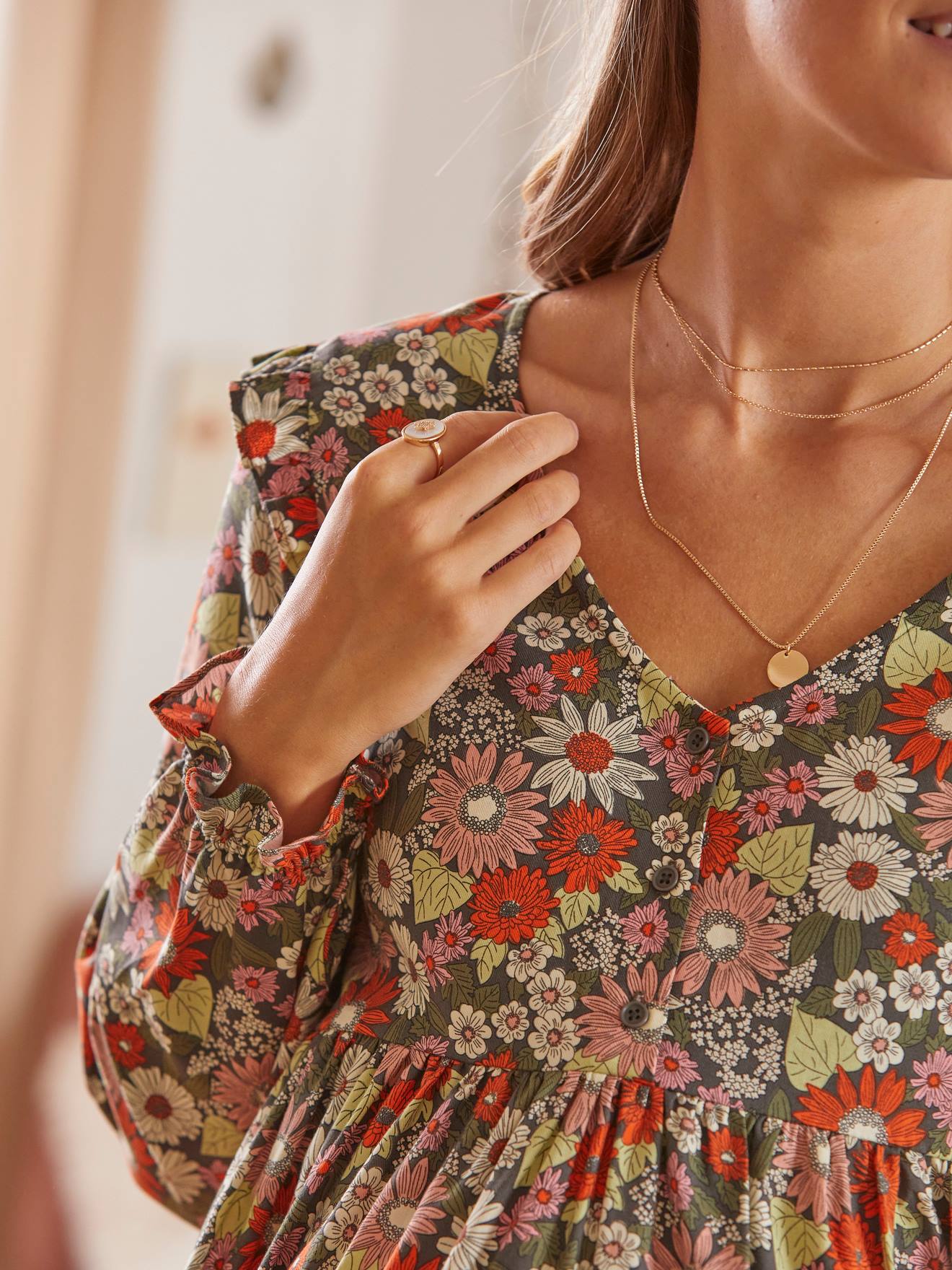 Robe de grossesse imprimée et volantée beige fleuri