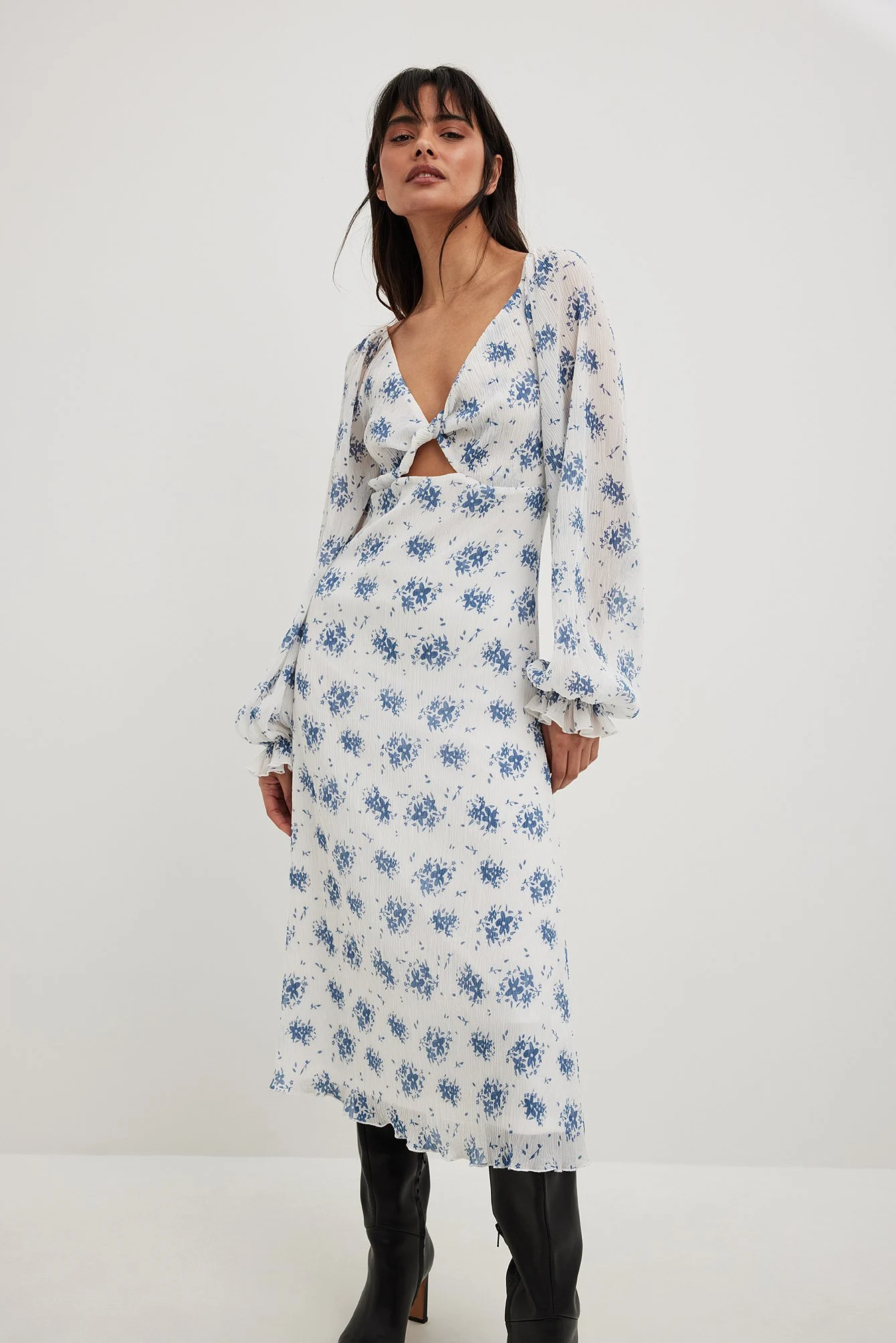 Midikleid mit offenem Rücken
