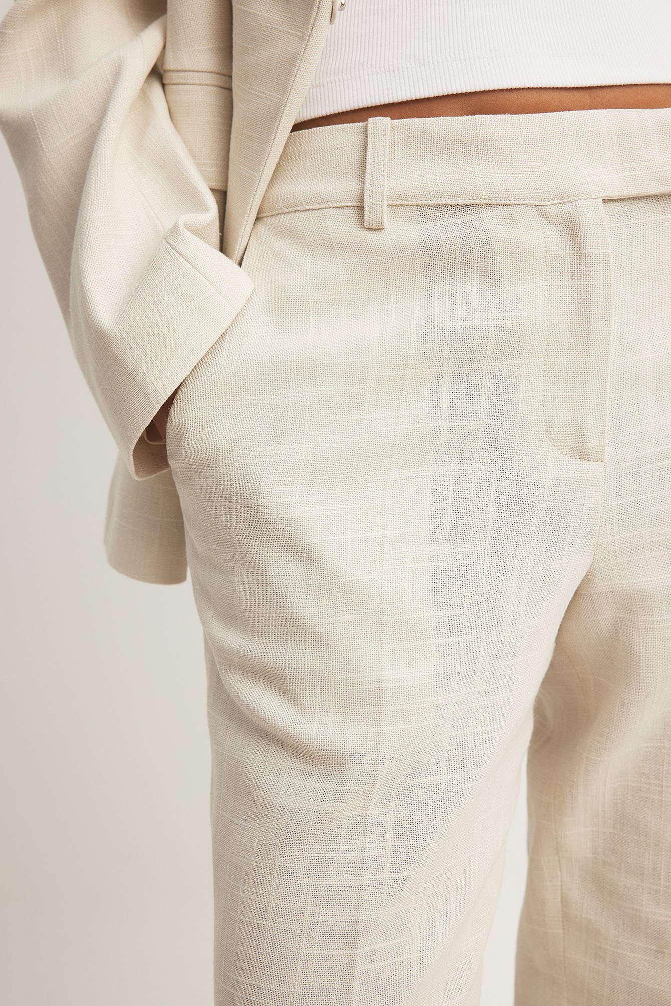 Hose mit Riemendetail an der Taille