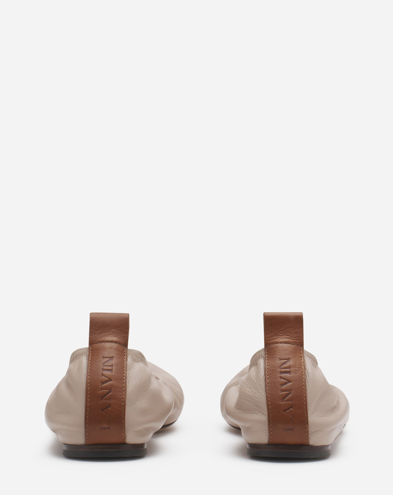 LA BALLERINE EN CUIR