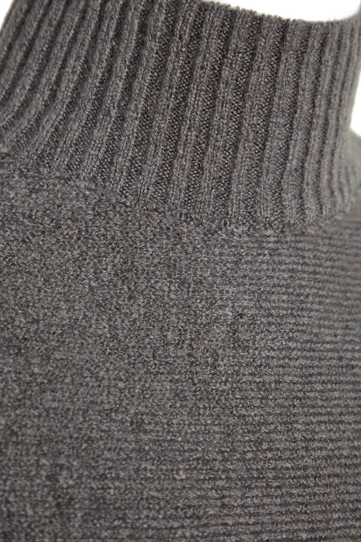 Trendyol Collection  Anthrazitfarbener, weich strukturierter Strickpullover mit weiter Passform TWOAW20KZ1059