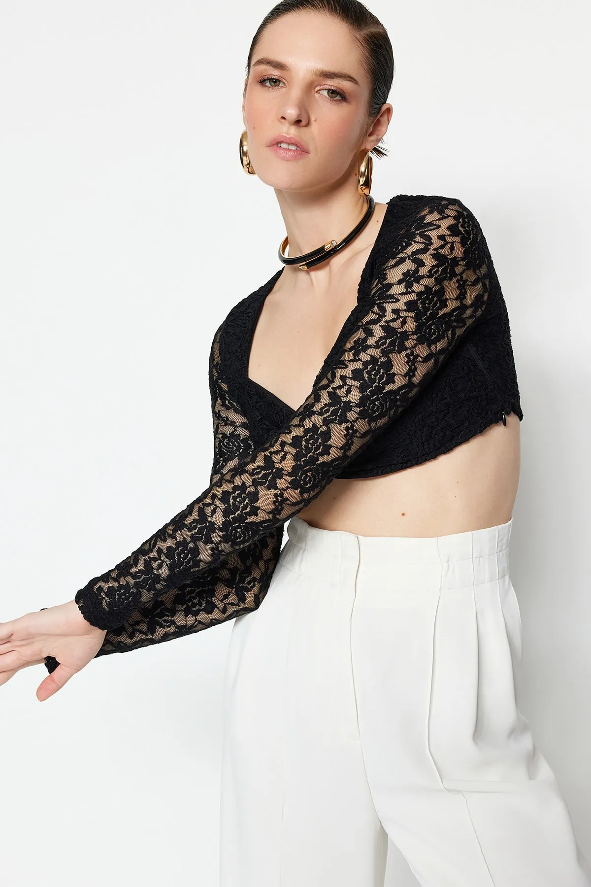 Trendyol Collection  Limited Edition Bustier mit schwarzer Spitze und Details TPRSS23BS00098