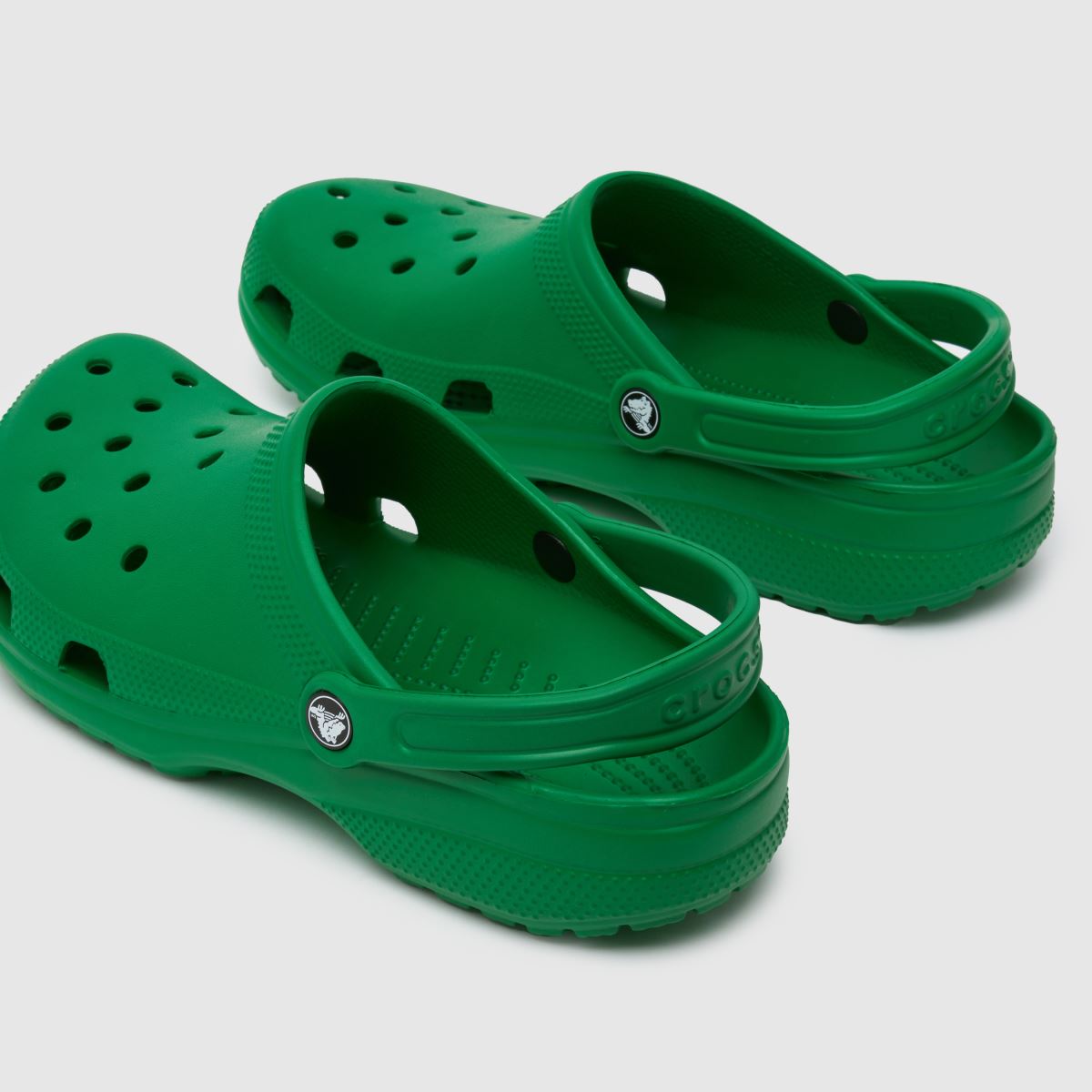 Crocs klasszikus klumpa szandál sötétzöld színben