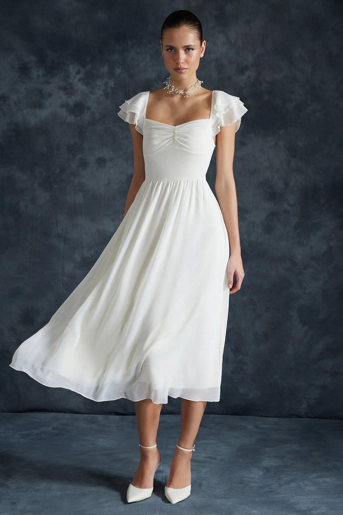 Trendyol Collection  Ecru gewebtes Midikleid TWOSS24EL00541