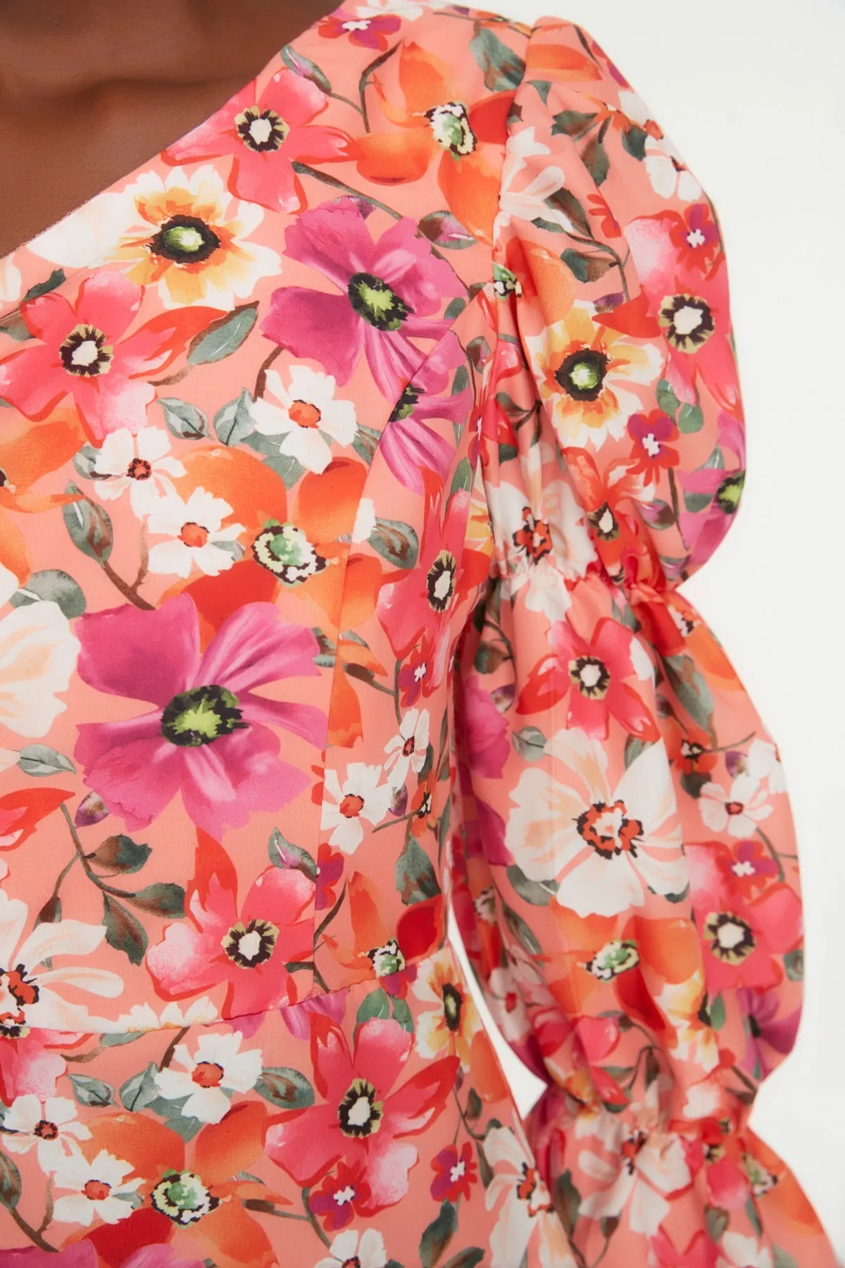 Trendyol Collection  Orangefarbenes, figurbetontes, mit Popeline gefüttertes, floral gemustertes, elegantes Abendkleid TPRSS22EL1280