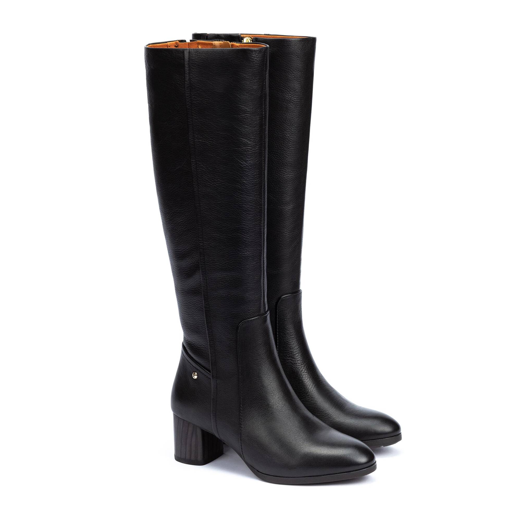 Damskie skórzane buty Pikolinos Calafat - CZARNE