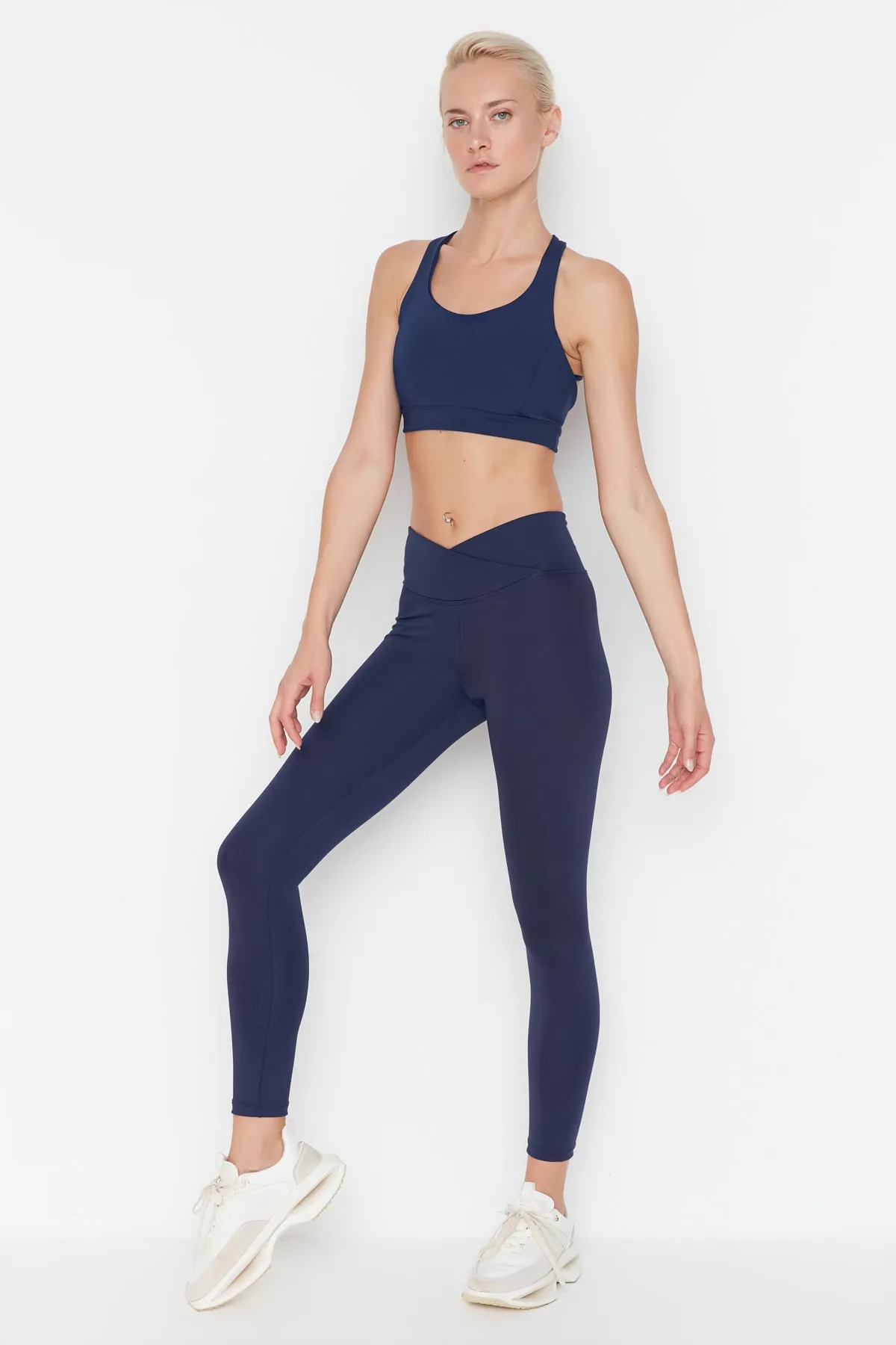 Trendyol Collection  Marineblaue, zweireihige, gestrickte Sport-Leggings mit detaillierter Taille und durchgehender Länge TWOAW22TY0064