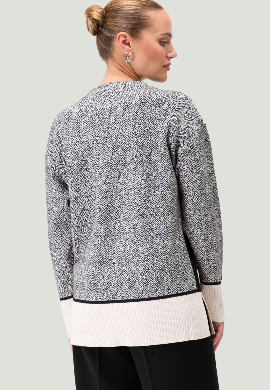 Pullover mit Fischgrätenmuster