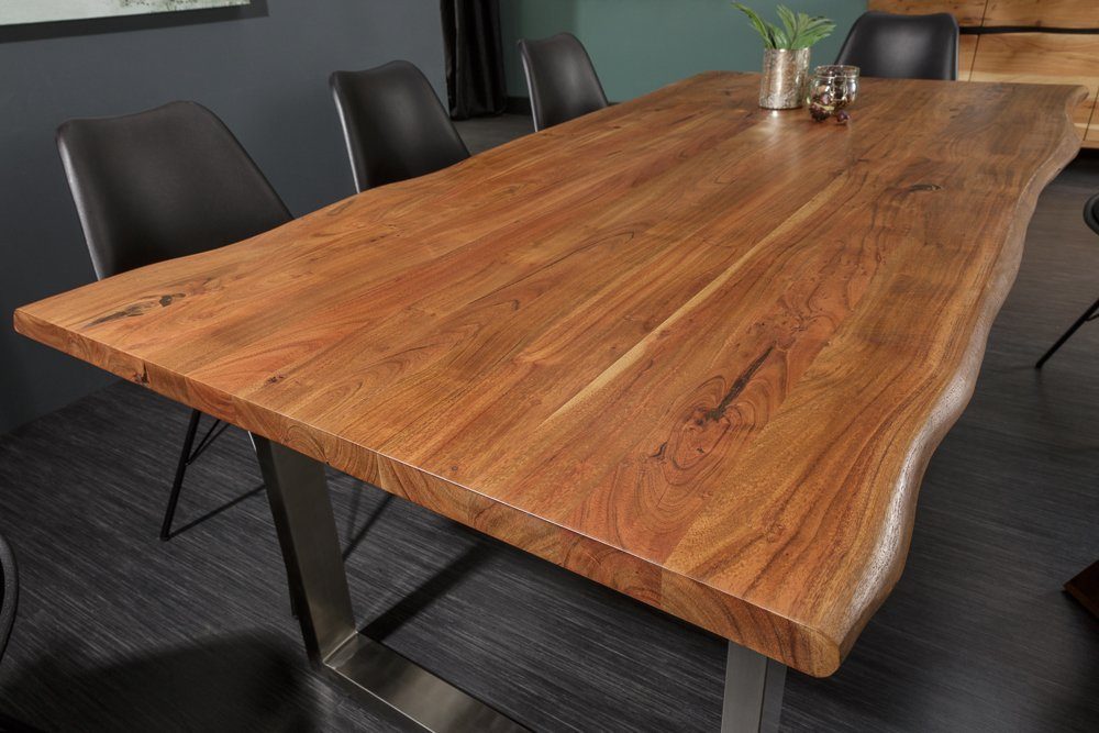riess-ambiente Baumkantentisch MAMMUT NATURE 160cm honigfarben (natur) / silber (Einzelartikel, 1-St), Massivholz · Edelstahl-Kufen · 3,5cm Platte · Akazie · Industrial