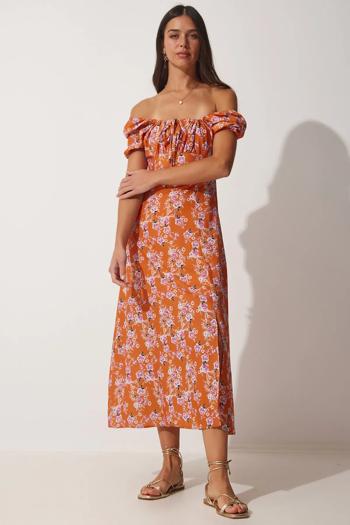 Happiness İstanbul  Orangefarbenes Damen-Sommerkleid mit gerafftem Kragen und floraler Satinoberfläche FF00125
