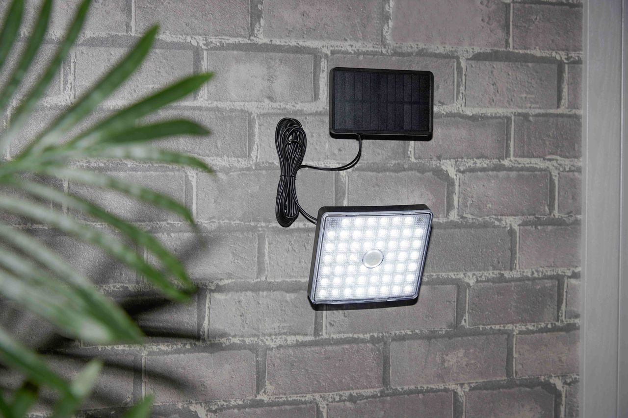 Powertec Garden Solar Flutlicht mit Sensor 265 Lumen