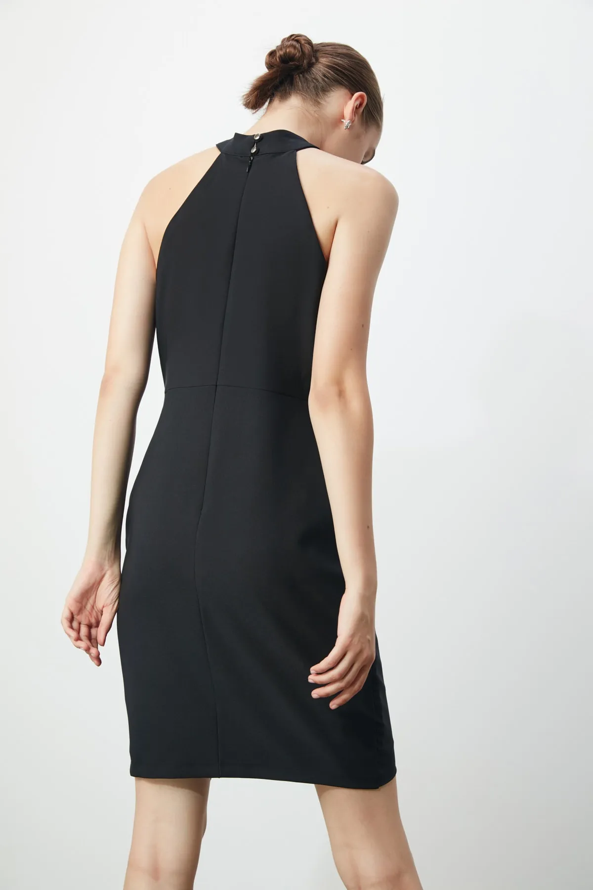Trendyol Collection  Schwarzes, figurbetontes, gefüttertes, elegantes Abendkleid TPRAW19BB0007