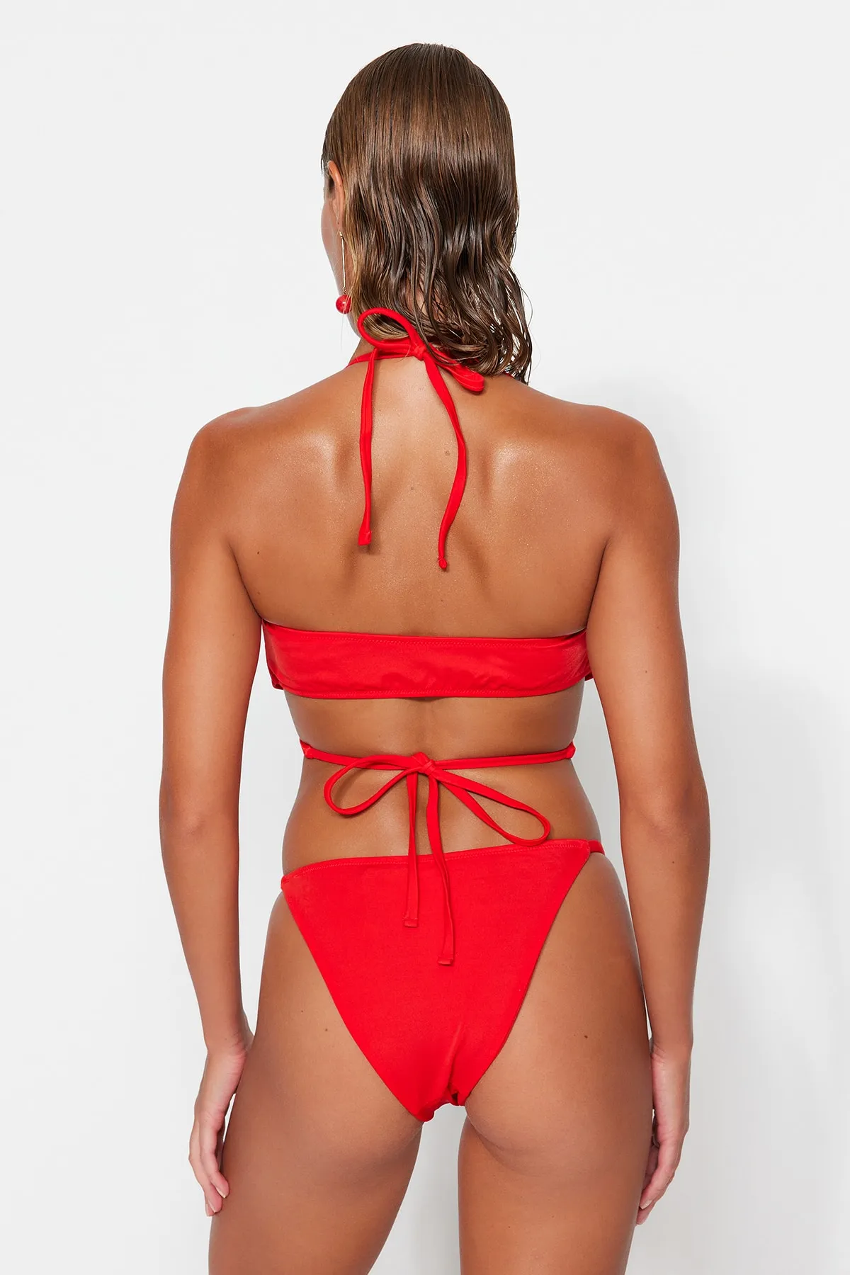 Trendyol Collection  Rotes Bralette-Bikinioberteil zum Binden TBESS23BU00204