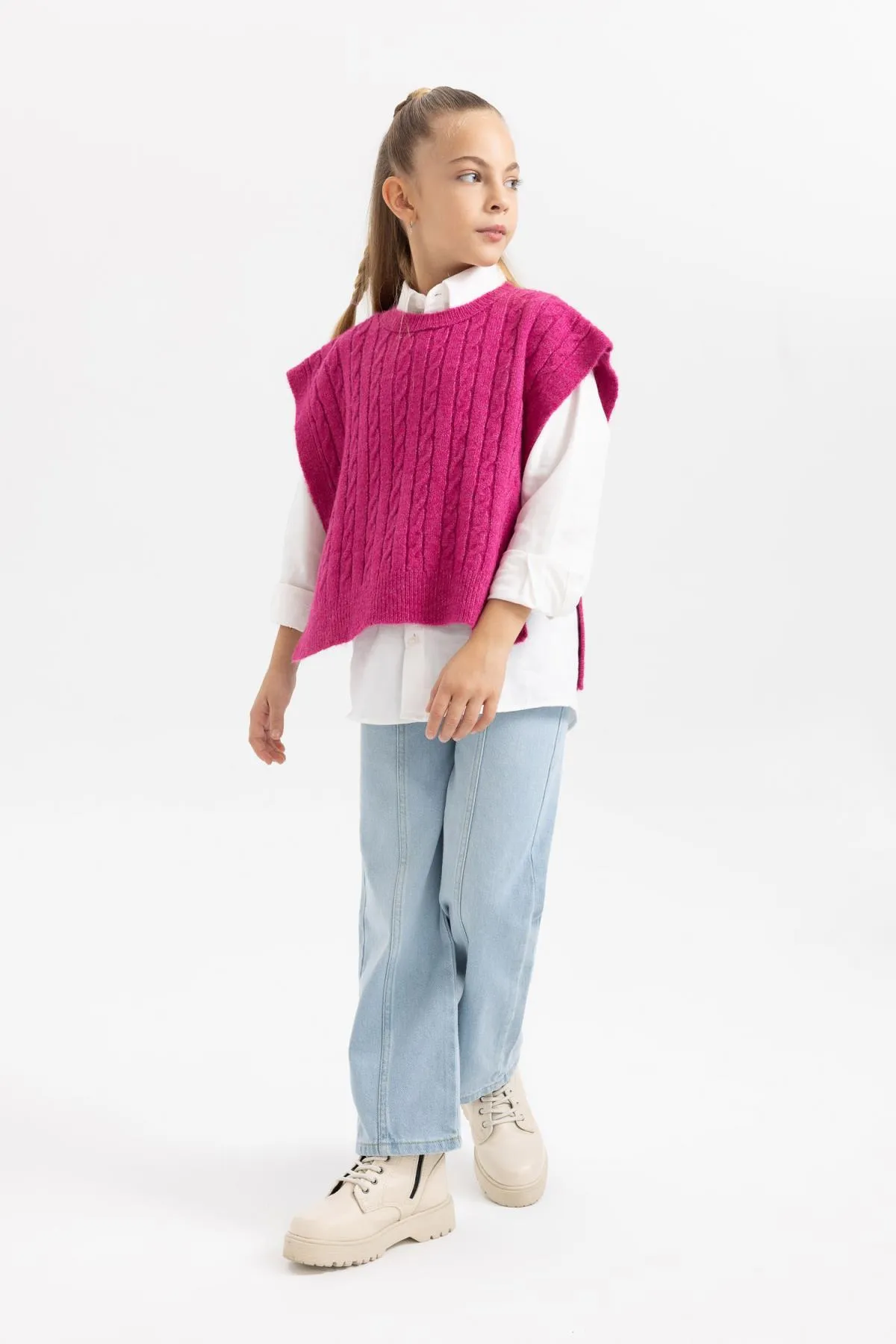 DeFacto  Strickpullover für Mädchen mit normaler Passform und Rundhalsausschnitt