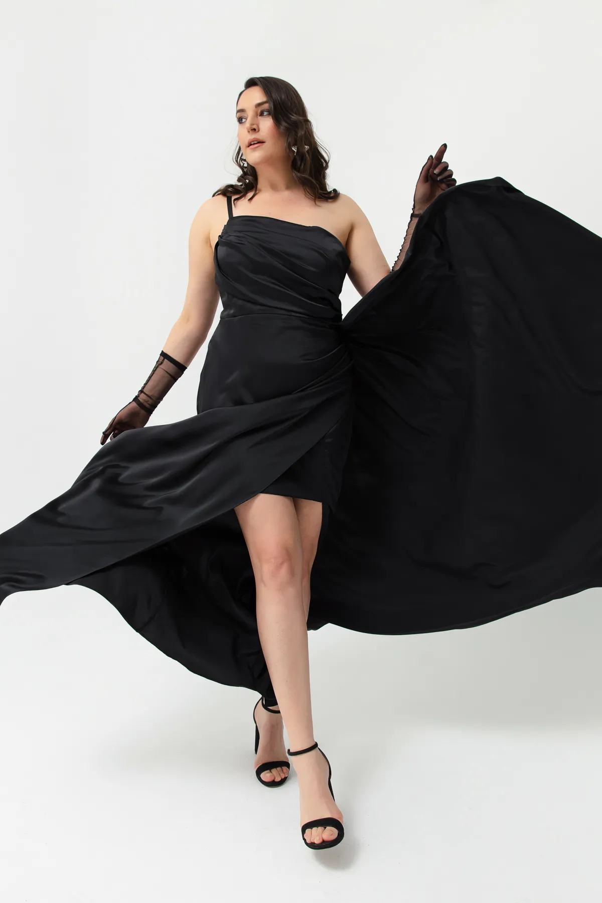 Lafaba  Schwarzes One-Shoulder-Abendkleid und Abschlusskleid aus Satin in Übergröße für Damen