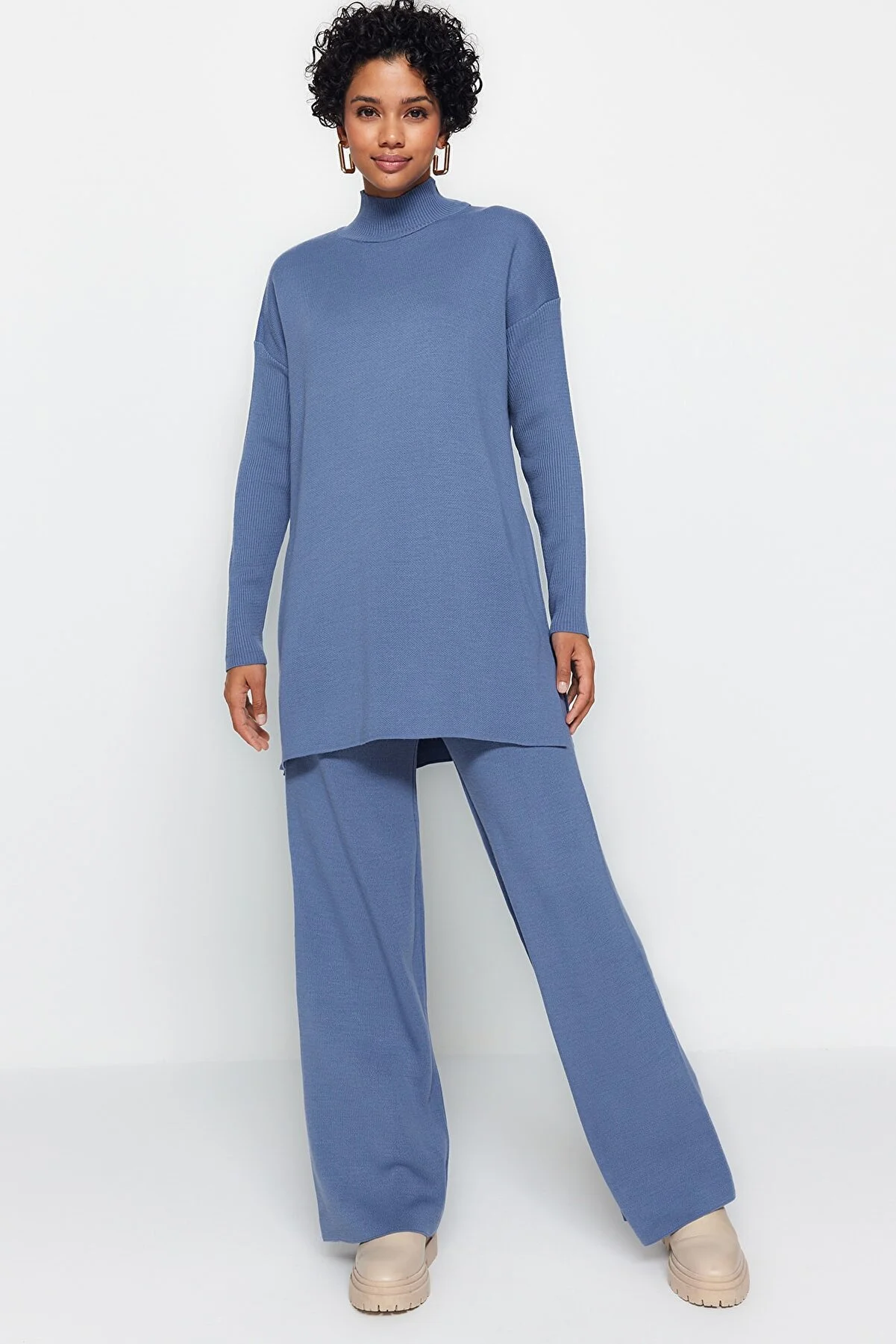 Trendyol Modest  Indigoblaues Strickoberteil-Set mit Schlitz und weitem Bein TCTAW24US00028
