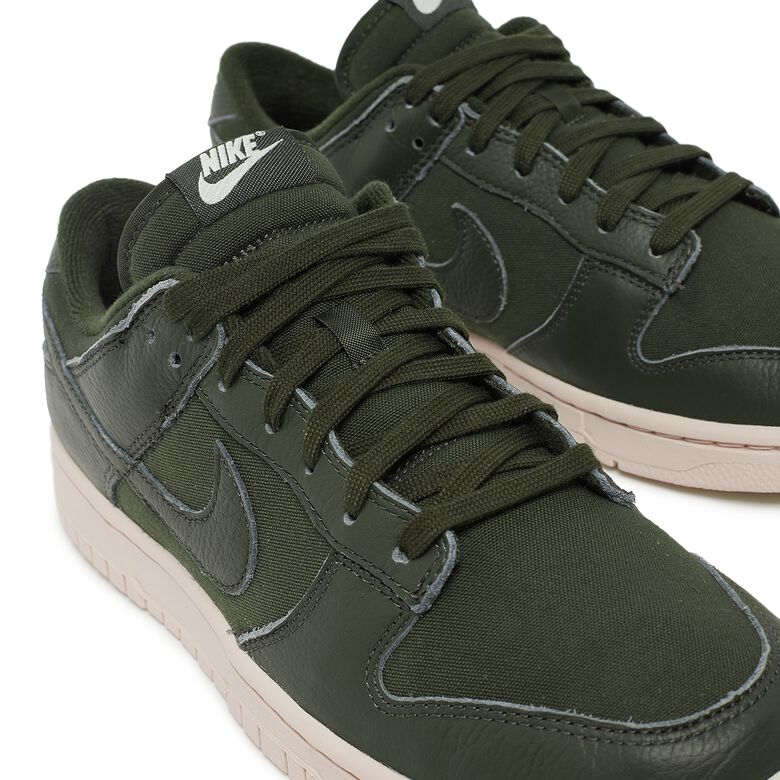 NIKE Wmns Dunk Low Premium 