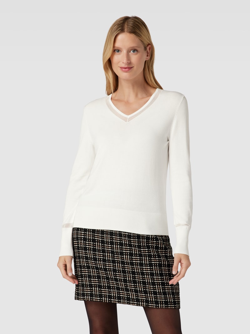 Strickpullover mit V-Ausschnitt in weiß