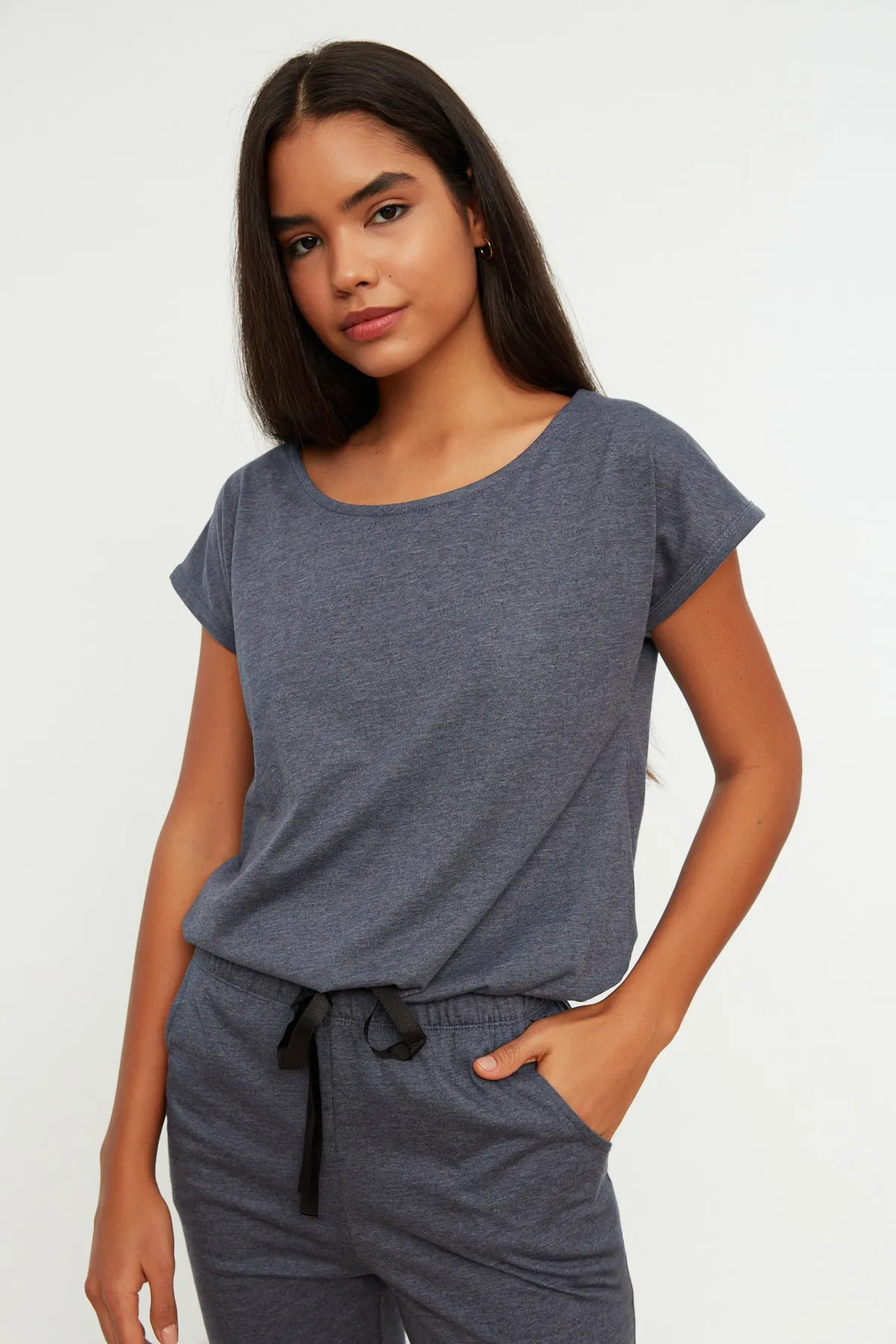 Trendyol Collection  Marineblaues Strick-Pyjama-Set mit Krawatte, T-Shirt und Hose aus Baumwolle THMSS20PT0068