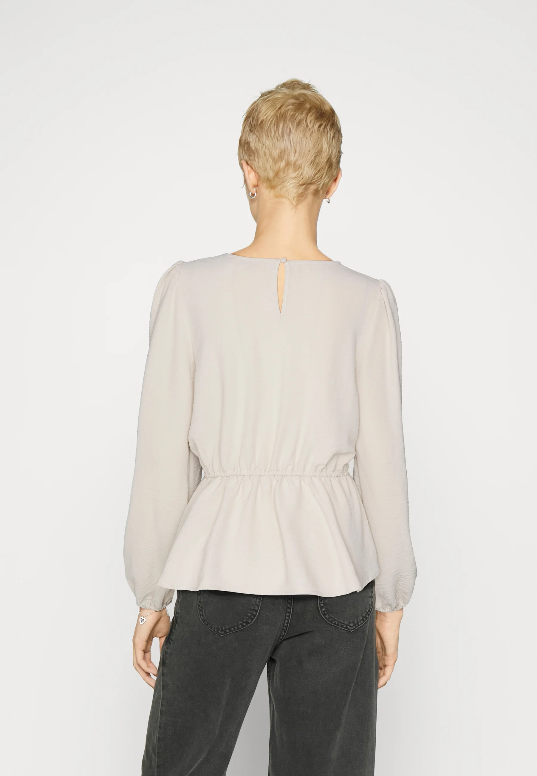SOLO ONLMETTE CUELLO O - Blusa