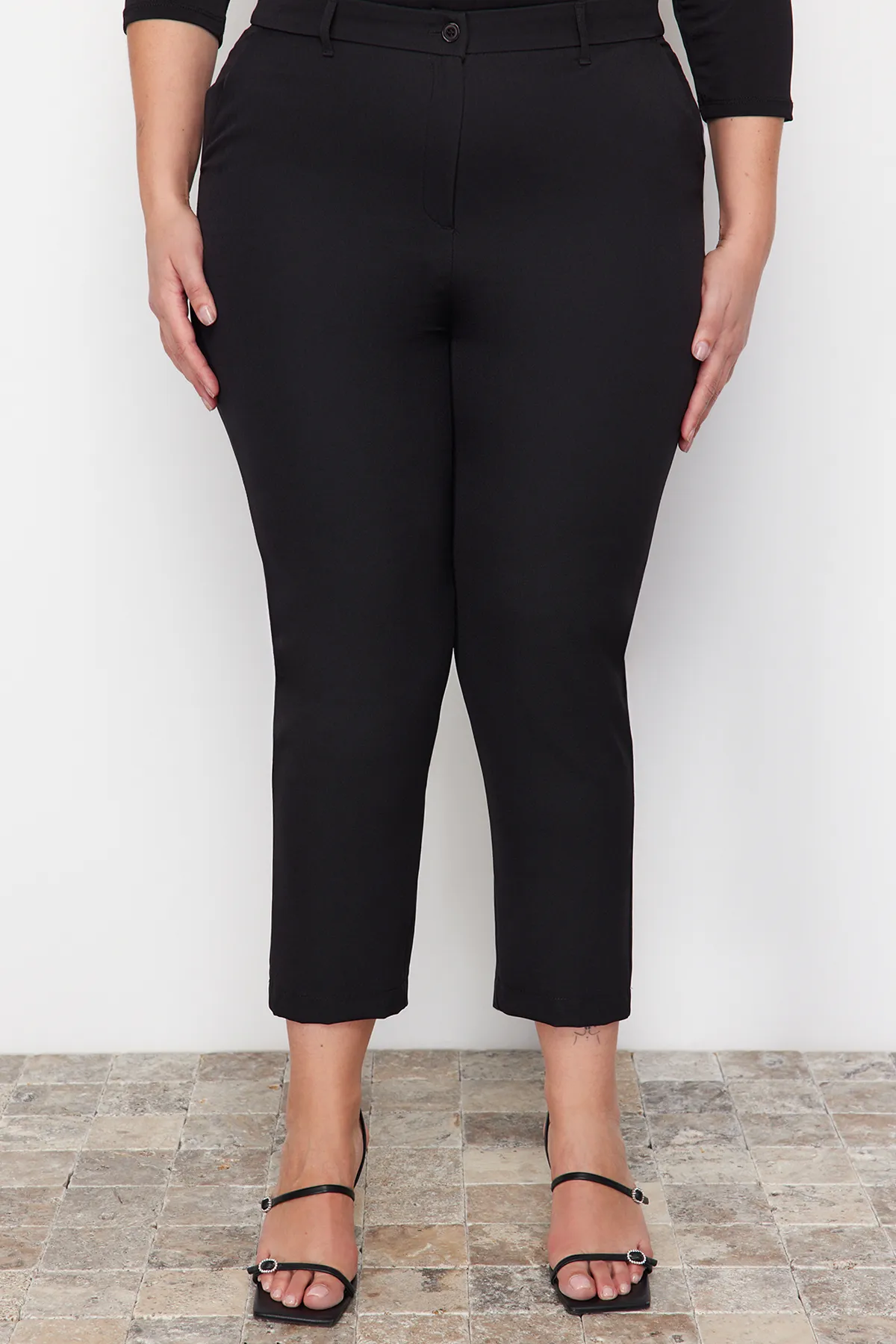 Trendyol Curve  Schwarze gewebte Hose TBBAW23AR00020