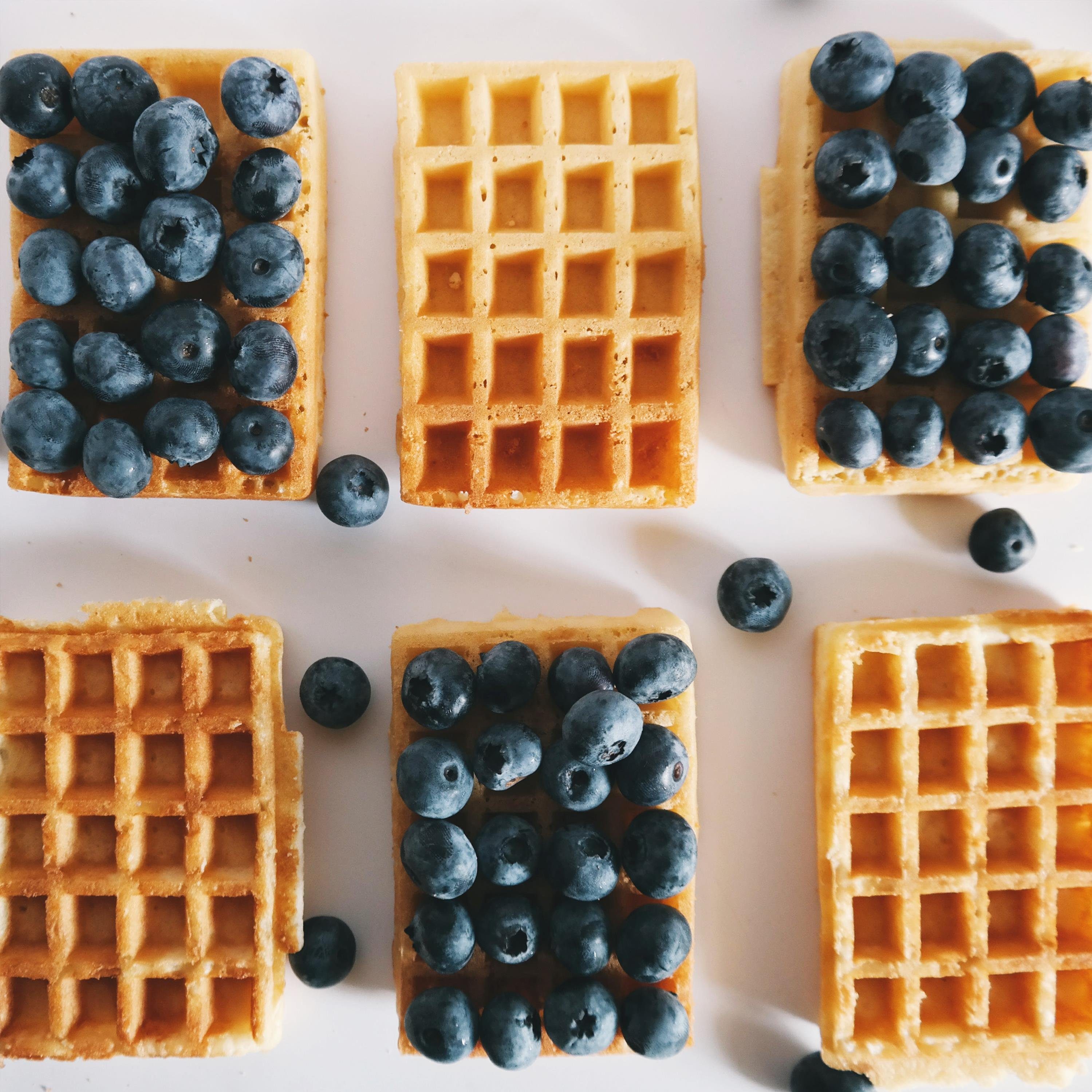 Praknu Silikonform Waffelform Set Silikon, (Set 2-tlg), Für Backofen und Mikrowelle - Lebensmittelecht - Herz und Eckig Waffeln Backform