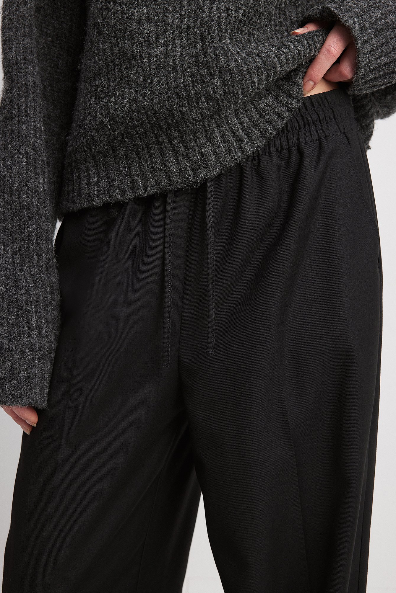 Elastische Hose mit Bund zum Binden
