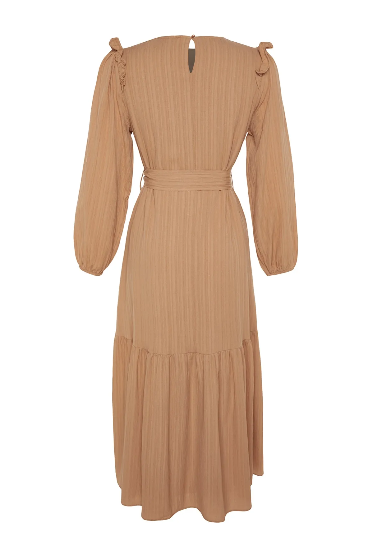 Trendyol Modest  Beiges Kleid aus Viskose-Mischgewebe mit Rüschenrock, Schultergurt und Volantfutter TCTSS23EB00290