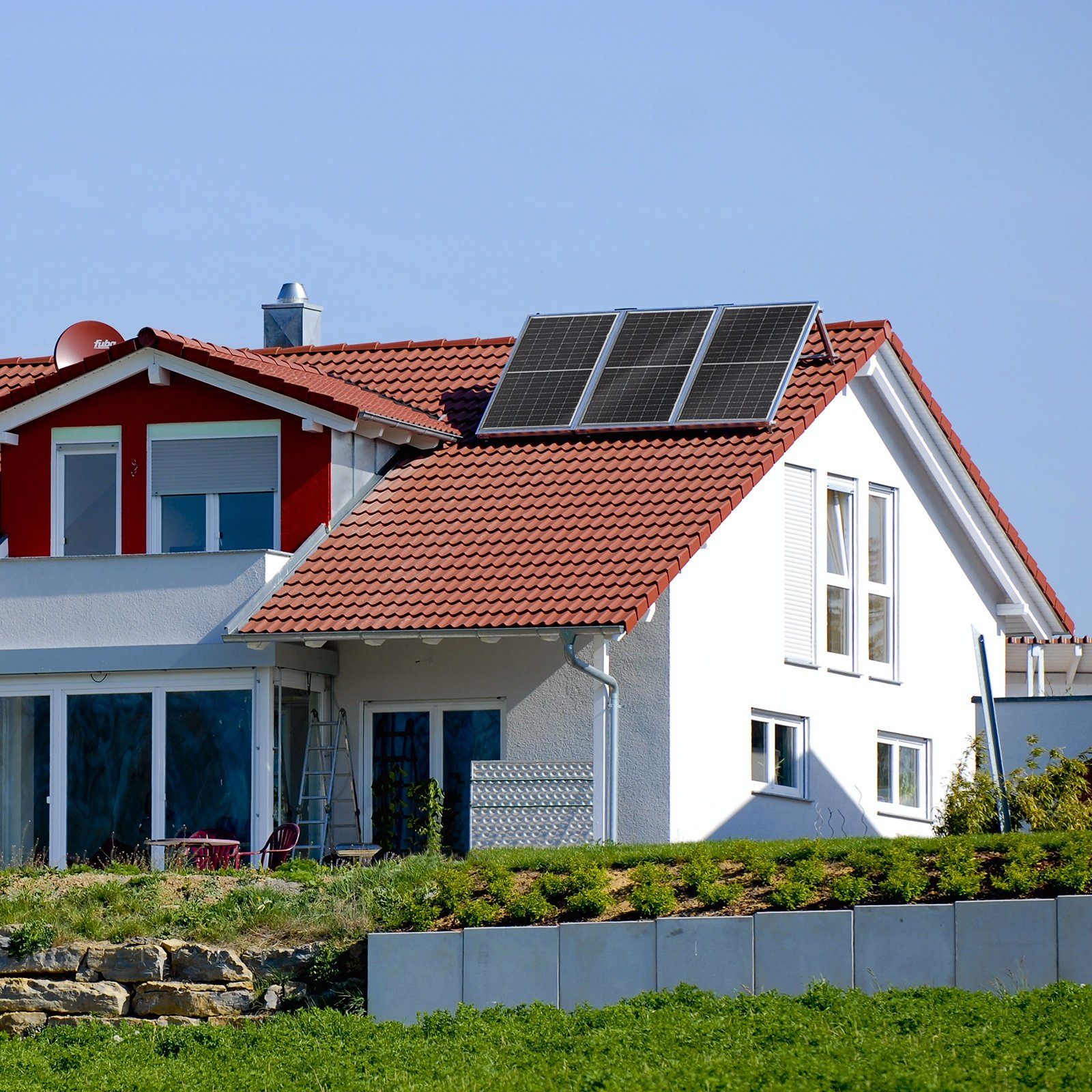 SUNNIVA Solaranlage Balkonkraftwerk 1100W, 1000,00 W, Monokristallin, (DEYE Wechselrichter (drosselbar auf 600W oder 800W), Solaranlage Komplettset mit 5m Anschlusskabel für Schuko Steckdose, Balkon Mini-PV Anlage mit WIFI APP und Stromerzeugung Mess