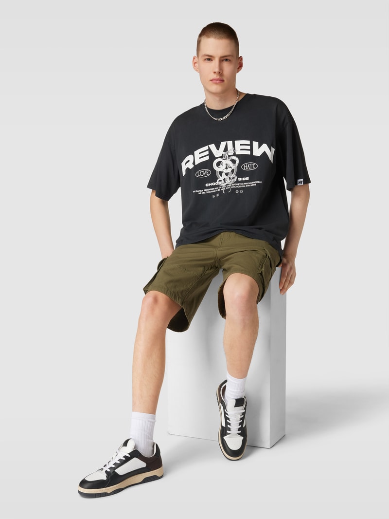 Cargoshorts mit Label-Detail in olivgrün