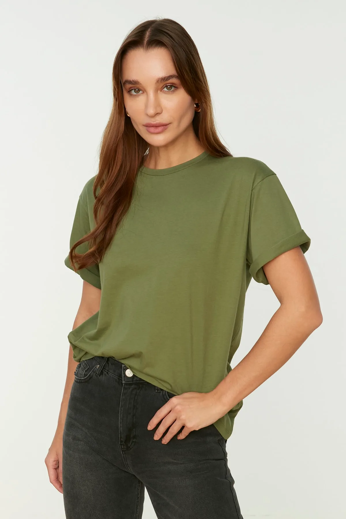 Trendyol Collection  Khakifarbenes T-Shirt mit Rundhalsausschnitt, 100 % Baumwolle, weite Passform - TWOSS20TS0134