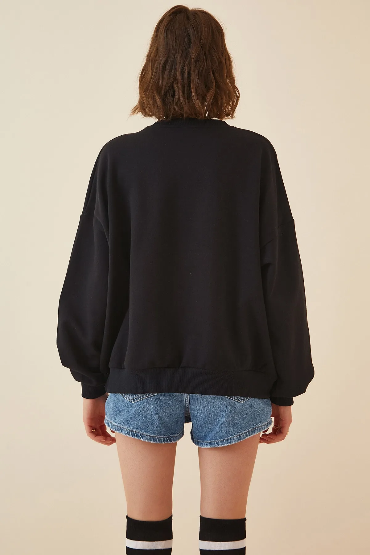 Happiness İstanbul  Schwarzes Sweatshirt mit Relief-Print für Damen DZ00003