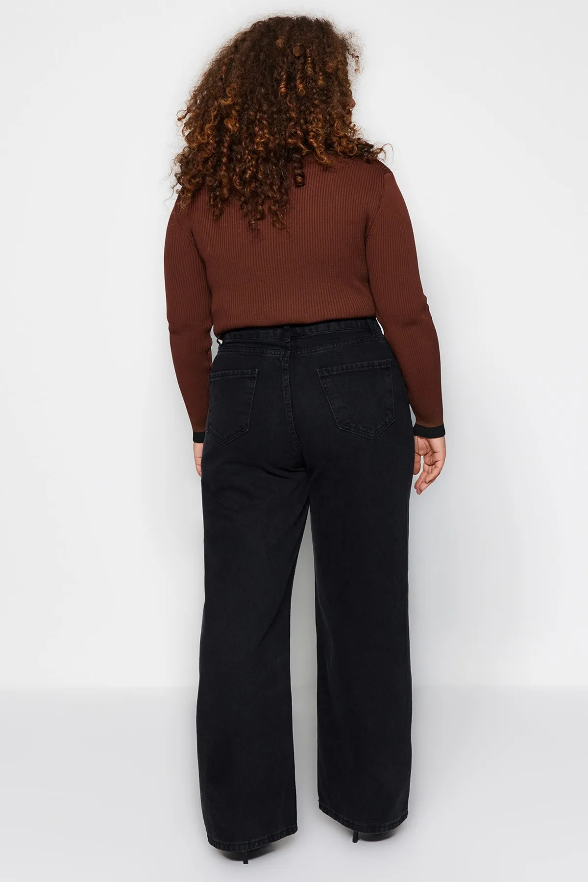 Trendyol Curve  Anthrazitfarbene, weit geschnittene Jeans mit hoher Taille TBSSS22JE0211