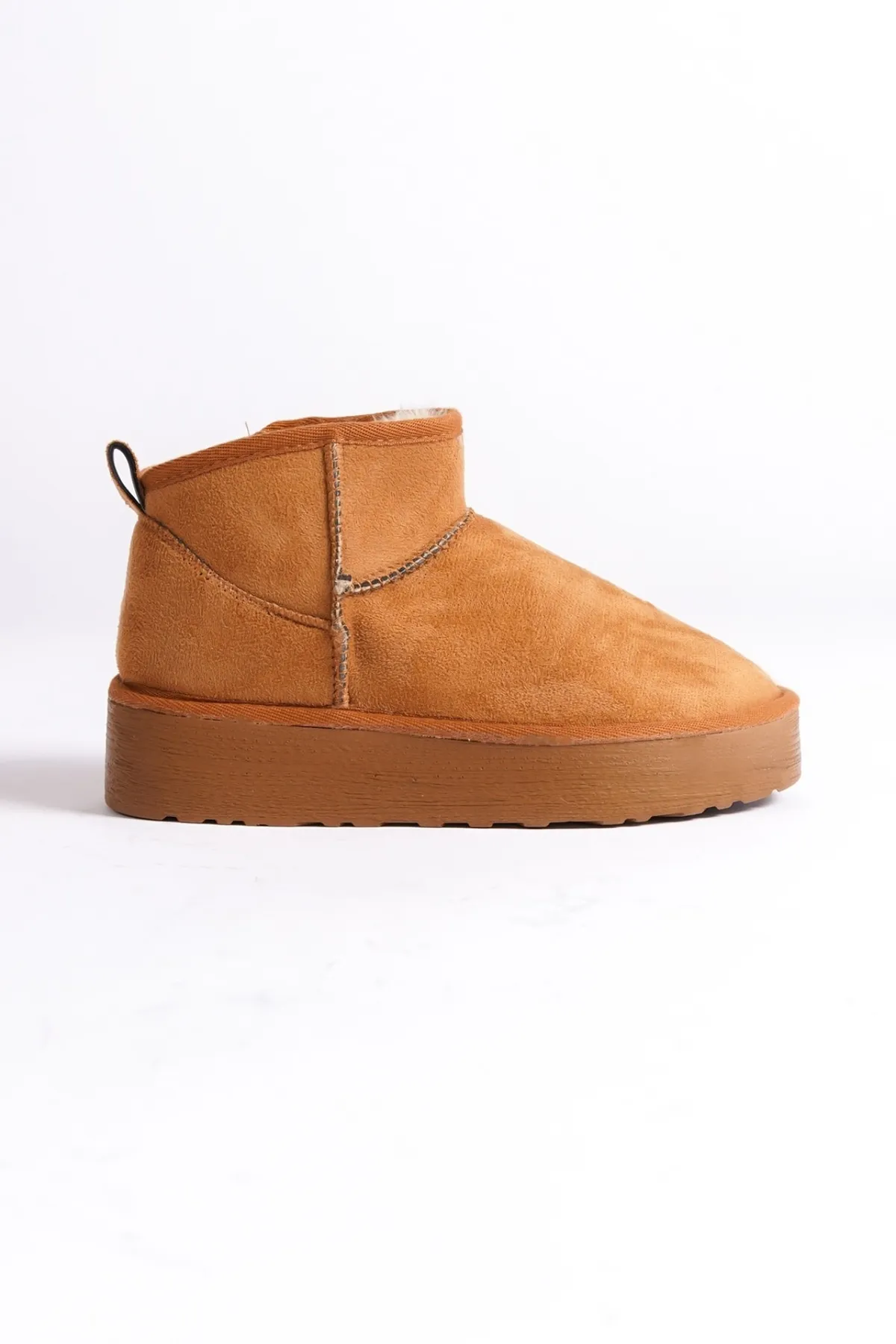 Capone Outfitters  Kurze Damenstiefel mit dicker Sohle und runder Spitze