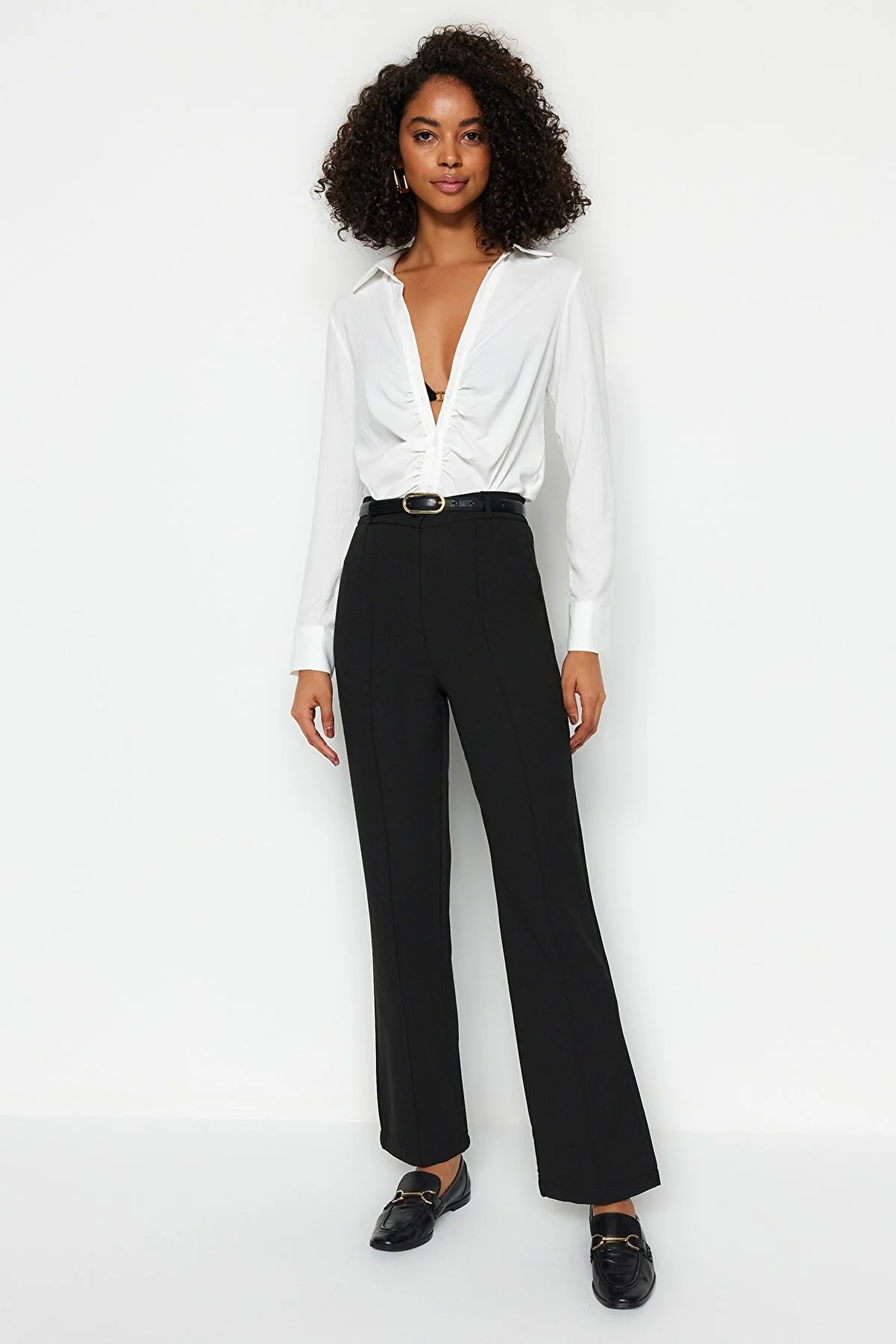 Trendyol Collection  Schwarze, gerade geschnittene, gerippte, genähte Webhose mit hoher Taille TWOSS21PL0093