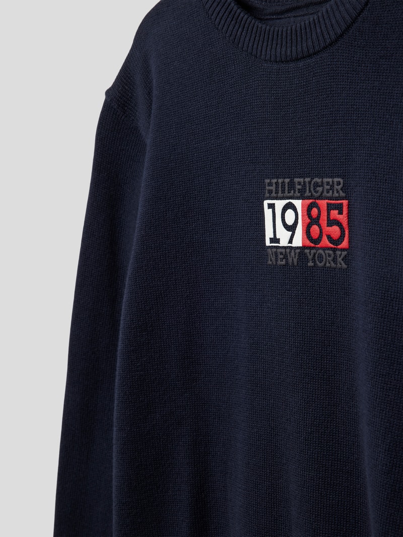 Strickpullover mit Label-Print Modell 'NEW YORK FLAG' in marineblau